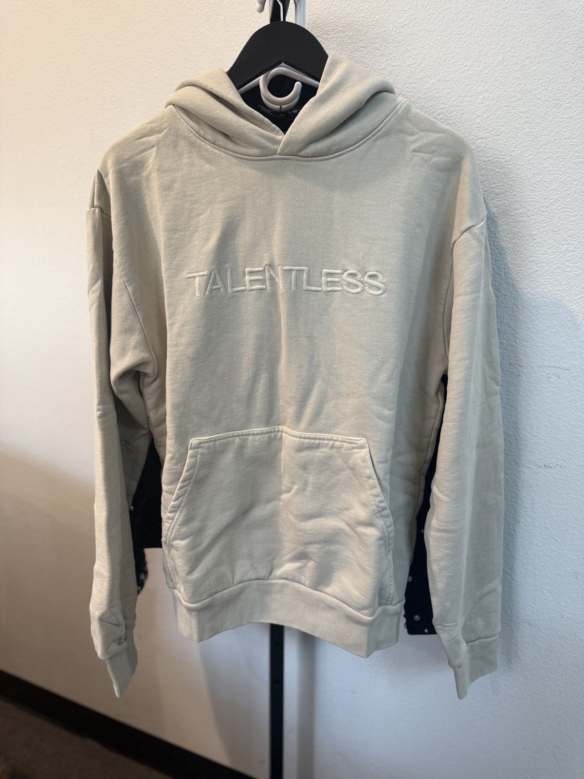 Talentless MENS HOODIE - CIRCLE LOGO EMBROIDERED (BONE) -NEW SIZE S Size US S / EU 44-46 / 1 - 2 Thumbnail