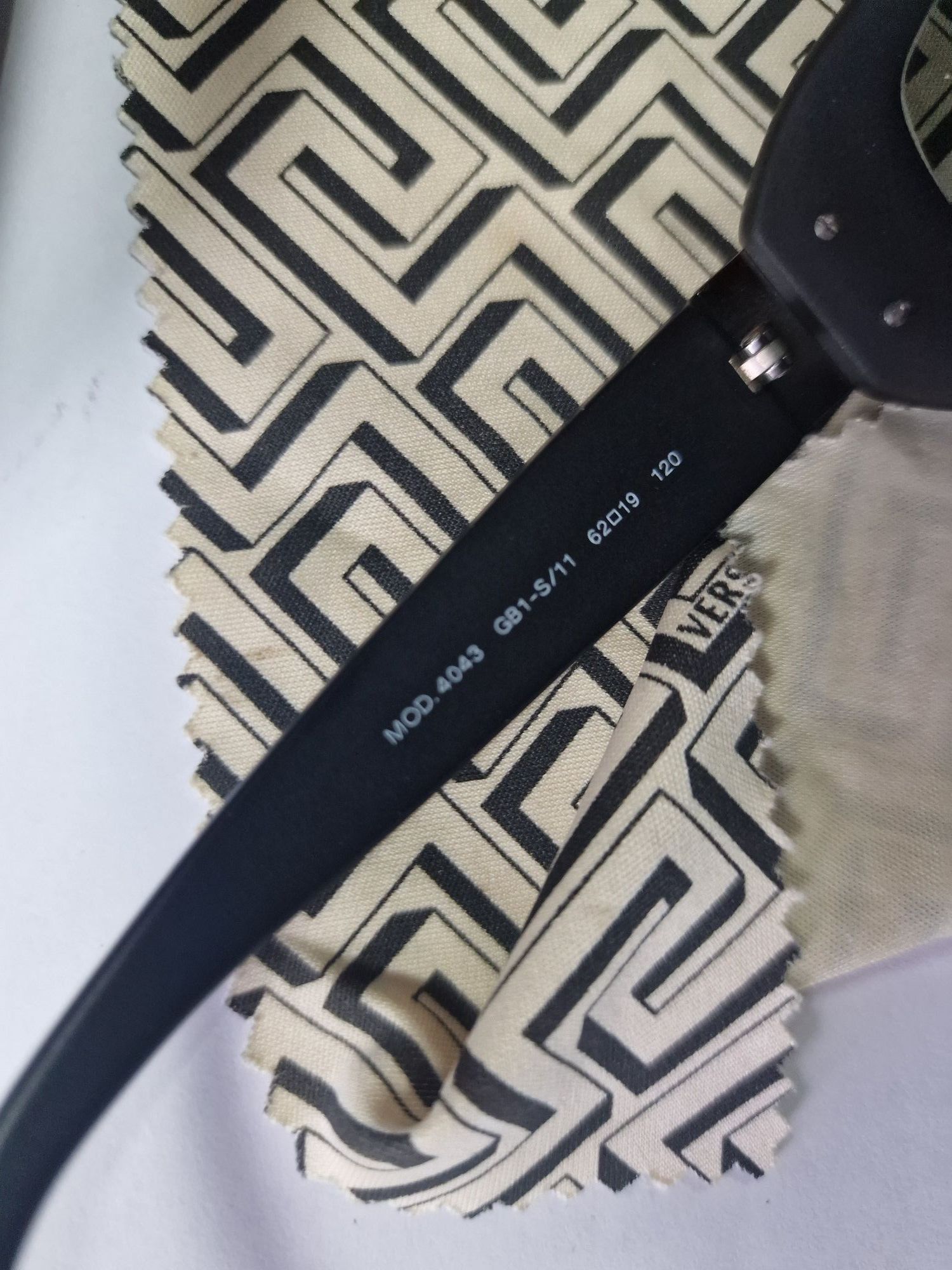 Versace Versace Vintage Sunglasses Size ONE SIZE - 5 Thumbnail