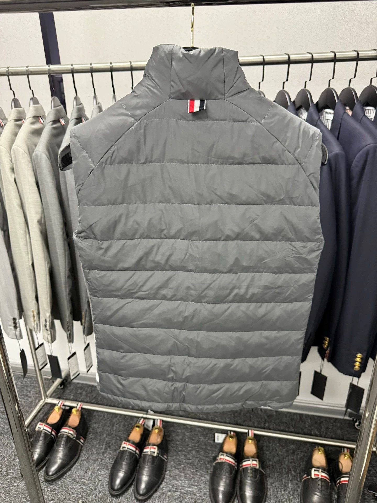 Thom Browne Thom Browne Women's Classic Mid Gray Down Vest Size40 Size S / US 4 / IT 40 - 2 Thumbnail
