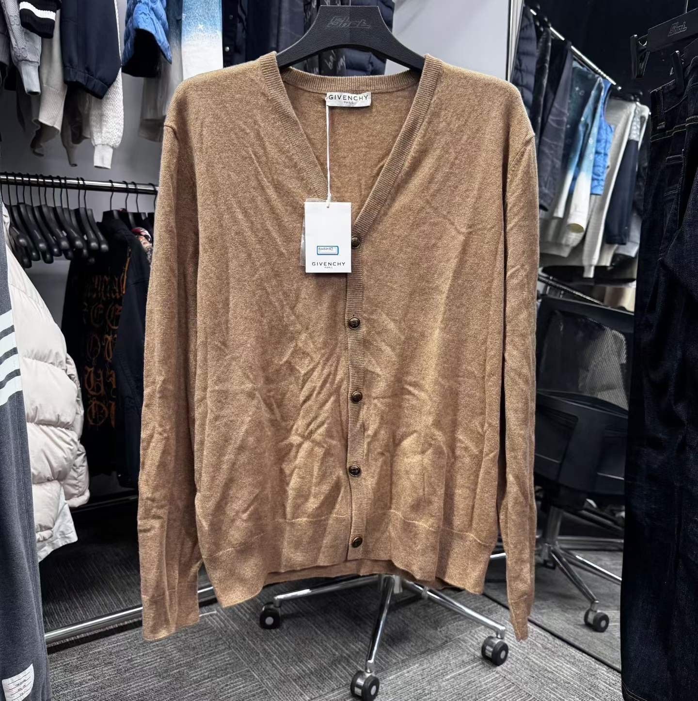 Givenchy Givenchy Sweater xl Men Size US XL / EU 56 / 4 - 1 Thumbnail