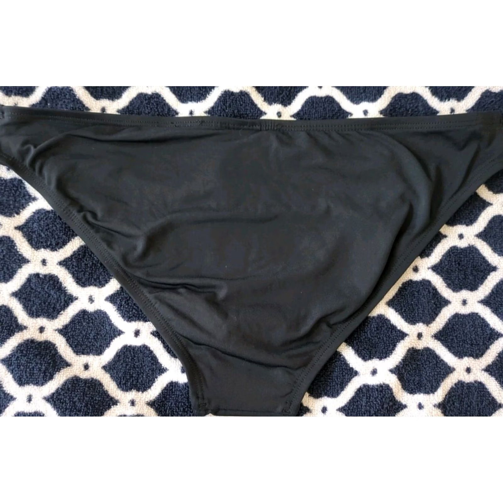 Vintage L*Space Space Estella Classic Fit Cut Out Bikini Bottom Black L NWT Women Swimsuit 80% Nylon 20% Spandex Size 36" / US 14 / IT 50 - 4 Thumbnail