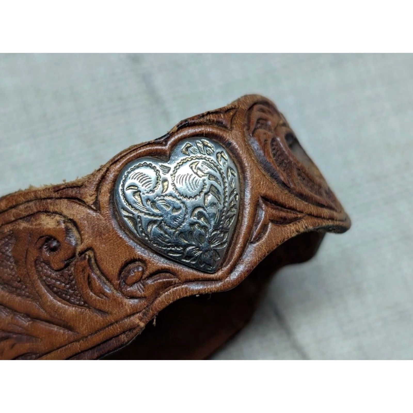 Vintage VINTAGE Silver Creek belt Western belt 28 brown leather tooled USA made Women/Mens Western Rodeo Concho buckle concho Hearts 28 in Brown Size ONE SIZE - 4 Thumbnail