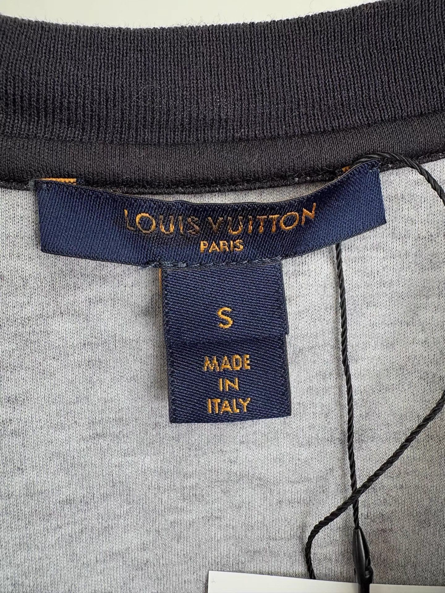 Louis Vuitton LOUIS VUITTON Black Tape Printed Short Sleeve K1 Size US S / EU 44-46 / 1 - 4 Thumbnail