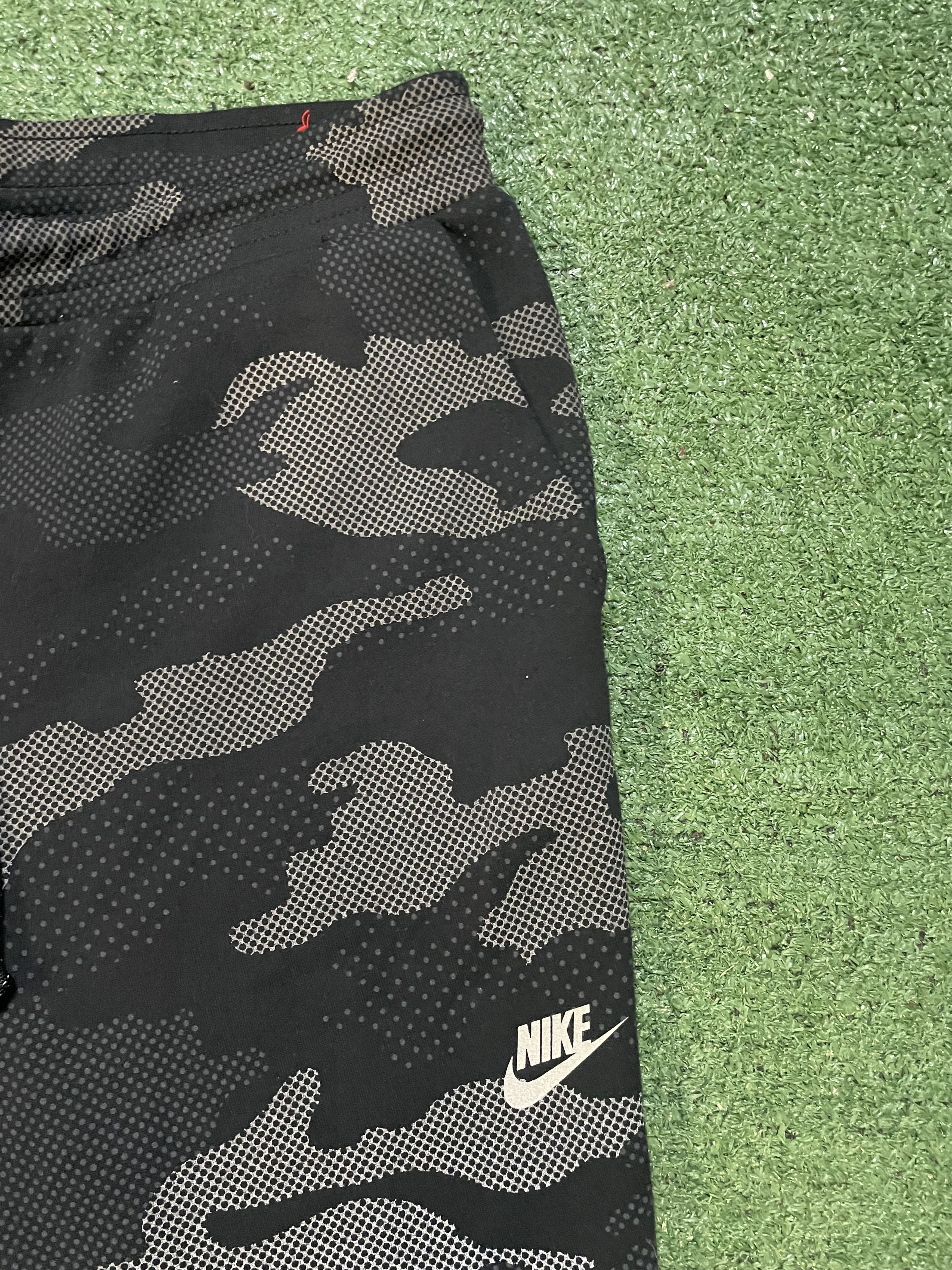 Nike Nike tech fleece hero camo pants Size US 36 / EU 52 - 7 Thumbnail