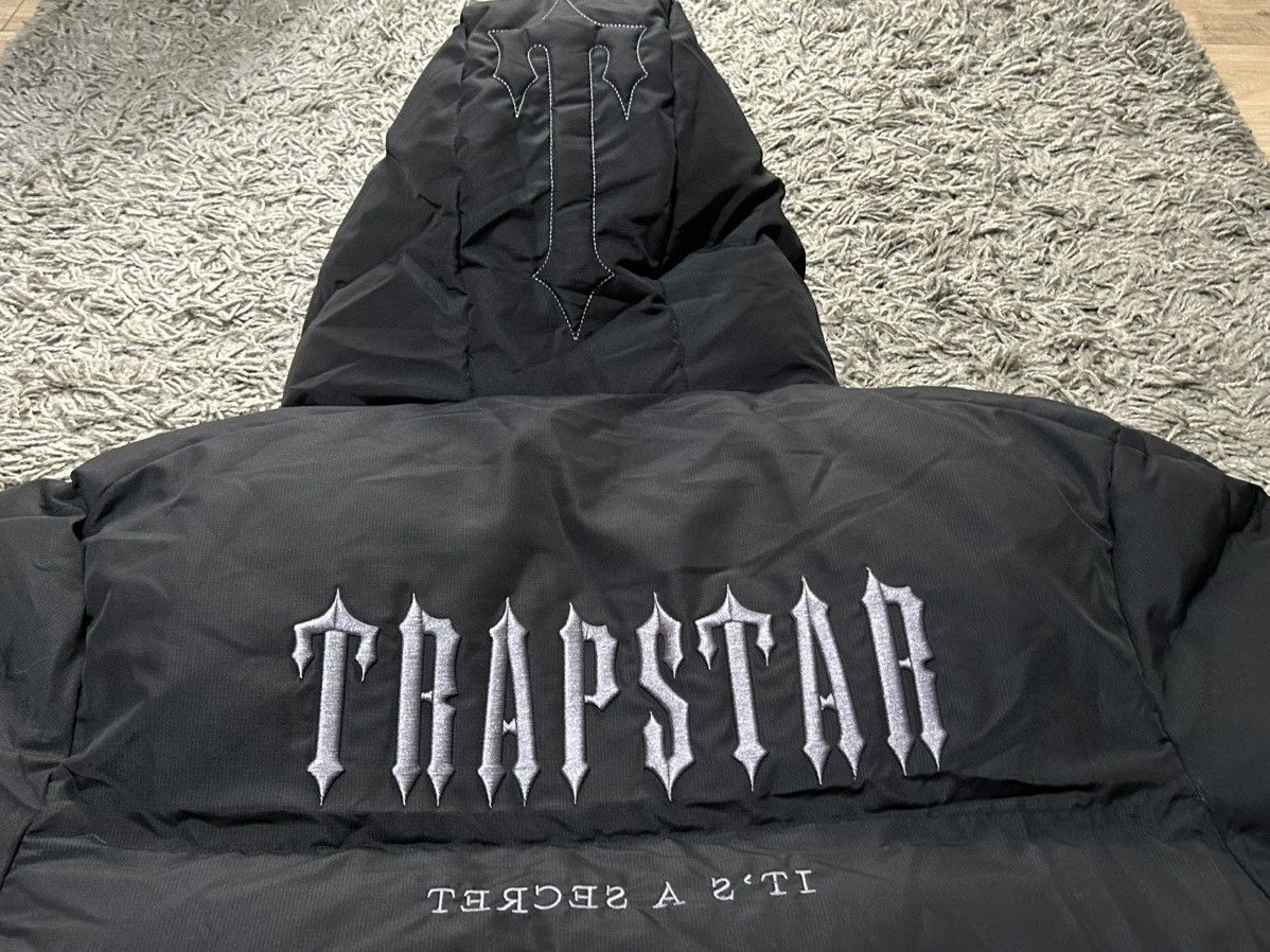 Trapstar London TRAPSTAR DECODED HOODED PUFFER 2.0 - BLACK Trapstar London TRAPSTAR DECODED HOODED PUFFER 2.0 - BLACK