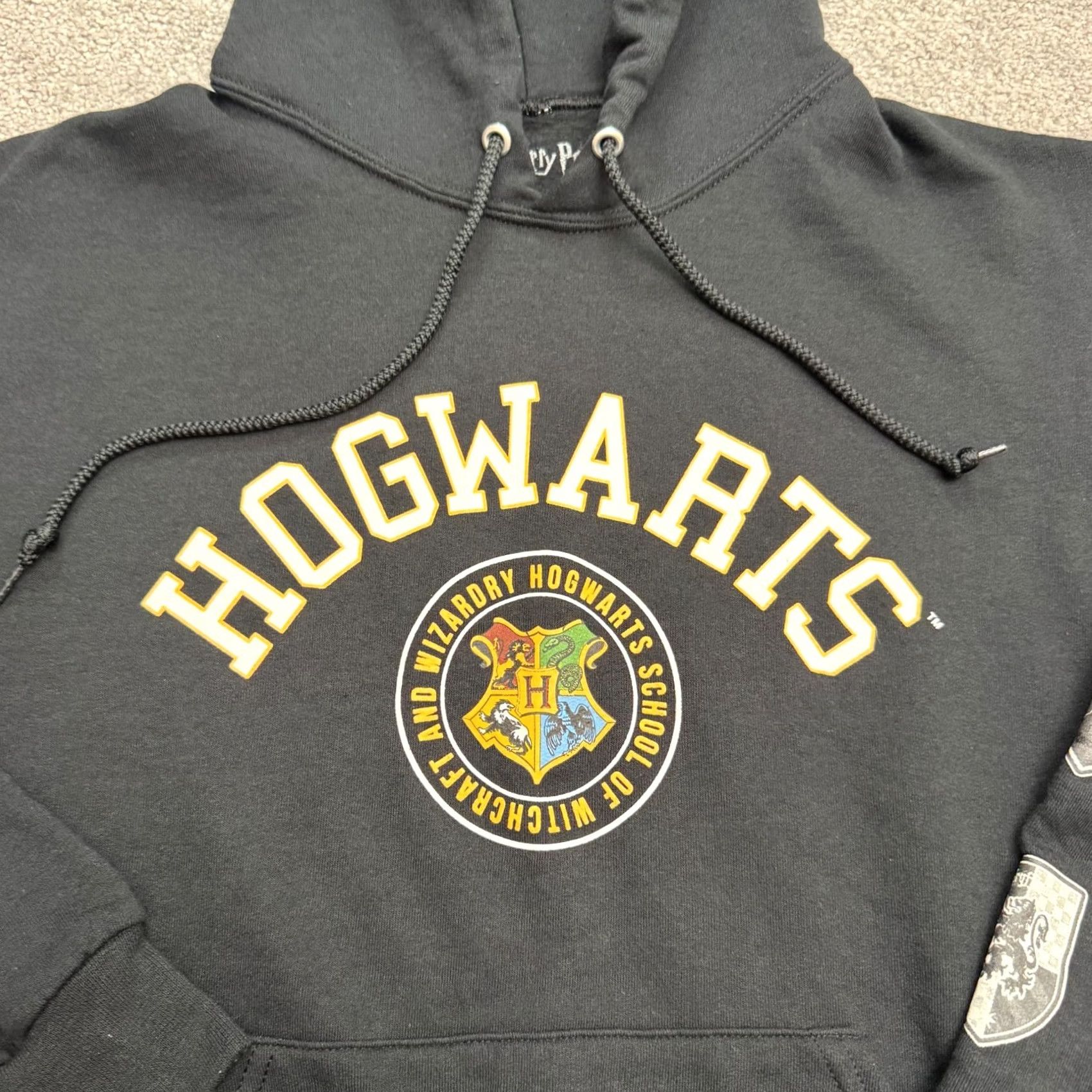 Vintage Harry Potter Hogwarts Hoodie Pullover Sweatshirt Mens S Black Fleece Logo 1/4 Zip Hooded Winter All Seasons Size US S / EU 44-46 / 1 - 3 Thumbnail