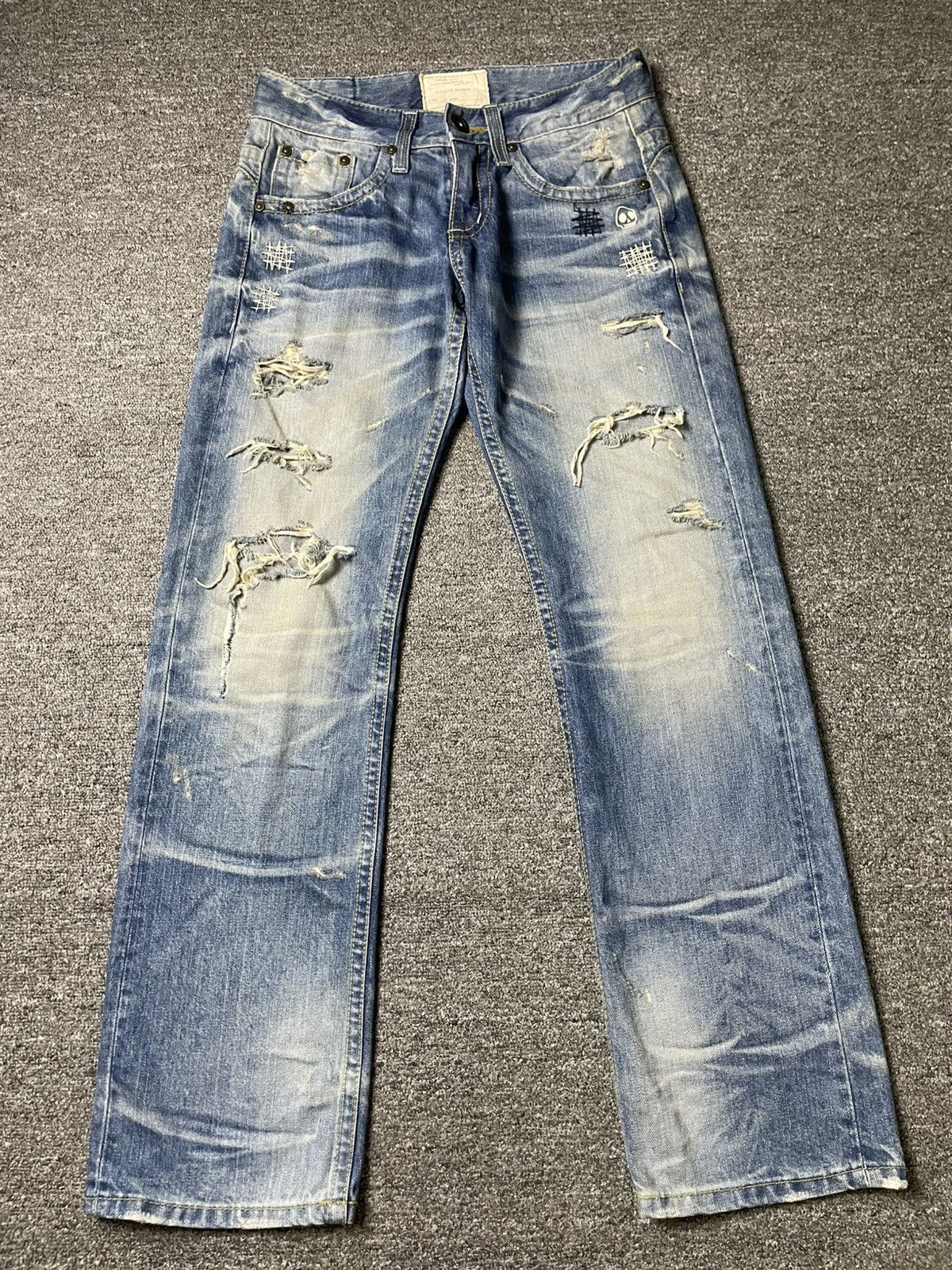 Japanese Brand Vintage LOLITA Distressed Denim Ripped Jeans (94) Size US 29 - 1 Thumbnail