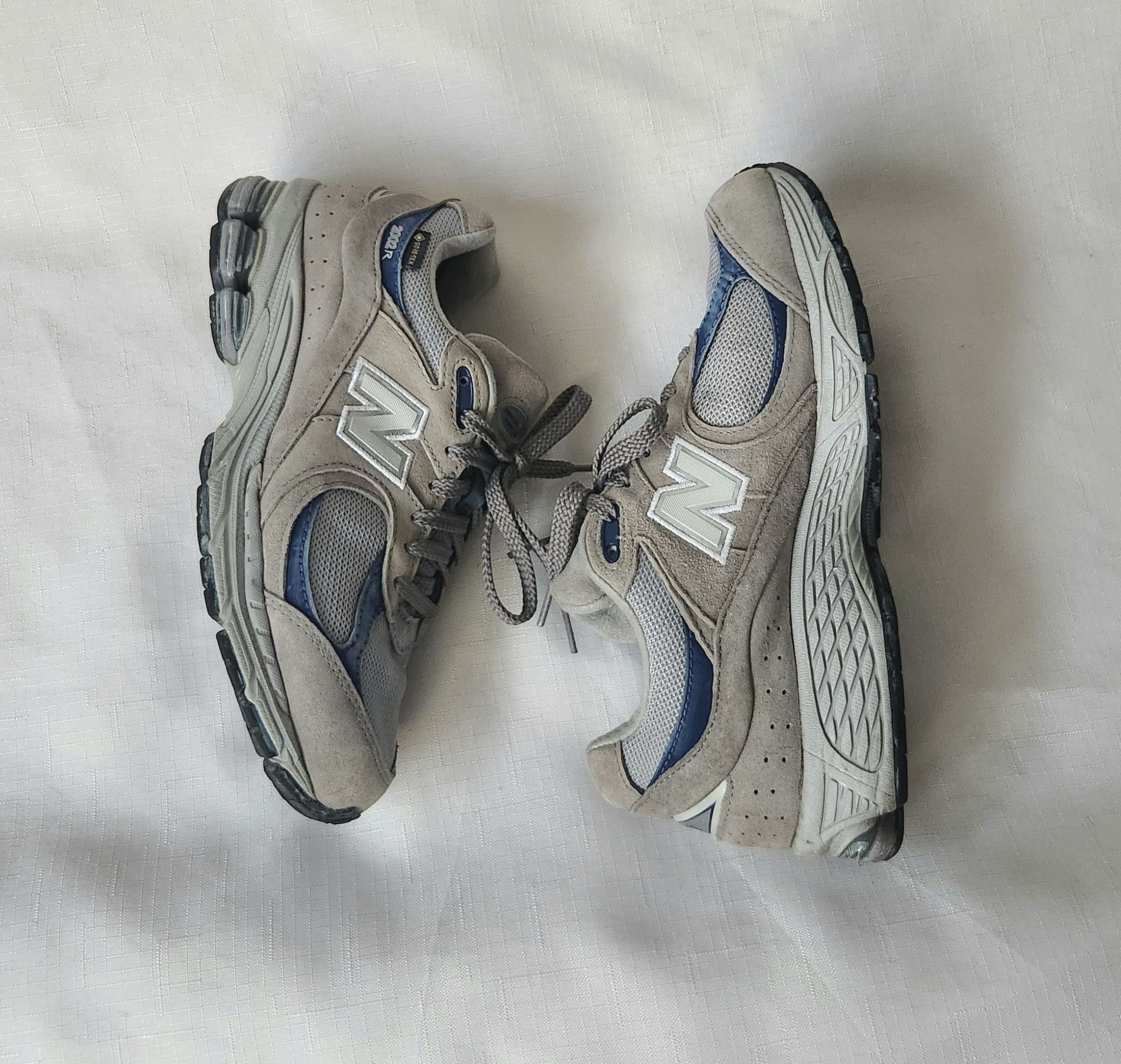 New Balance 2002RXB Men's SZ 5.5 Unisex Mixed Media Suede