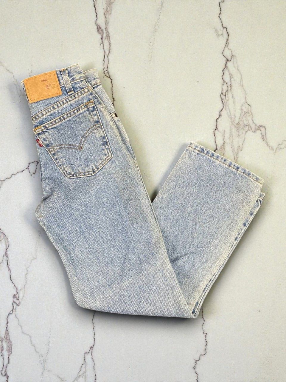 Levi's vintage levis 550 relaxed fit slim denim nice design Size US 26 / EU 42 - 1 Thumbnail