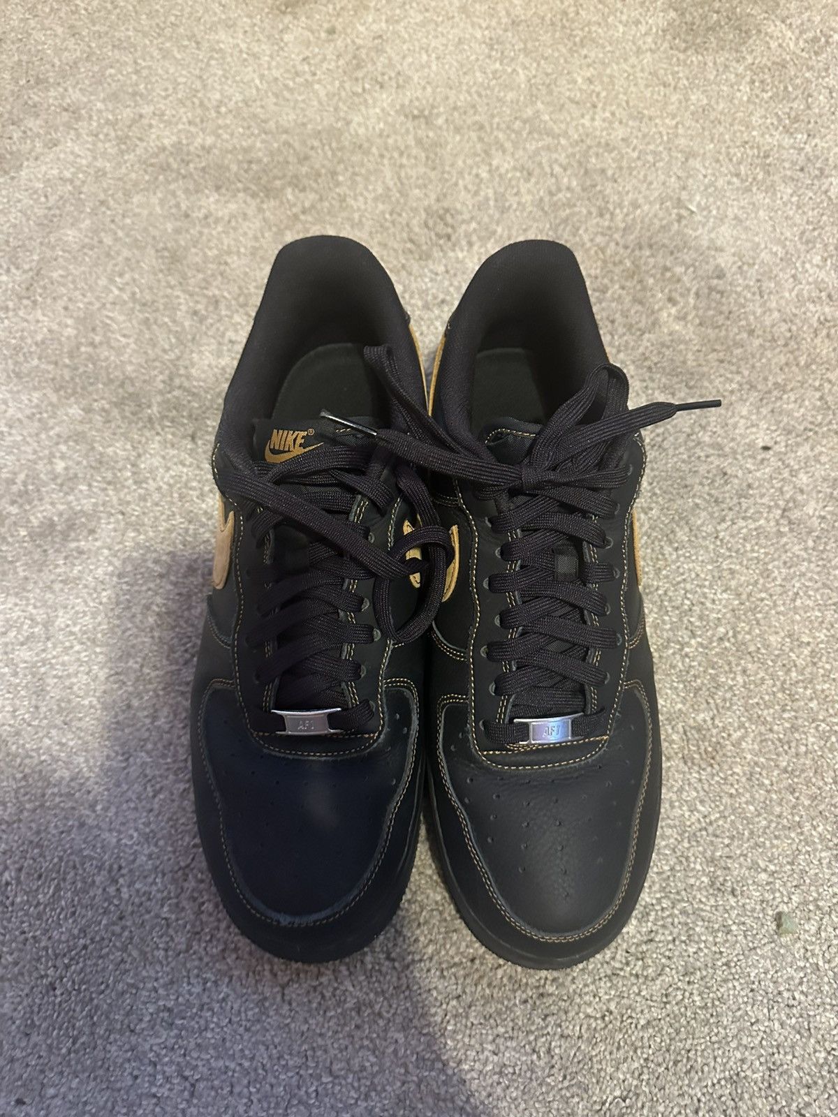 Nike Black and gold Airforce 1 Size US 10 / EU 43 - 2 Thumbnail