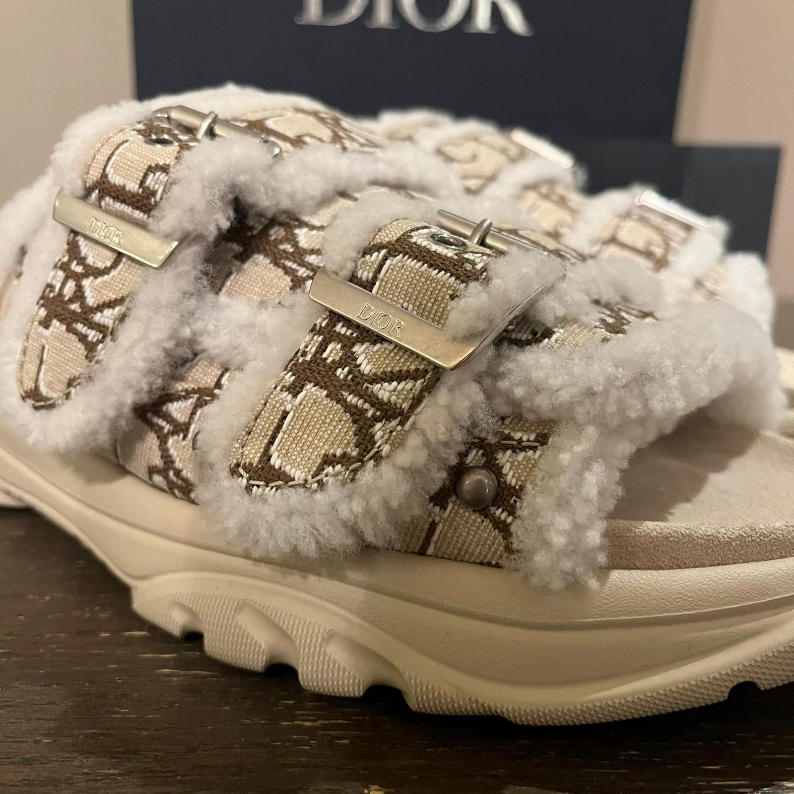 Dior × Travis Scott H-Town Sandals Shearling Embroidered in Ivory/White/Brown Size US 8 / EU 41 - 9 Thumbnail