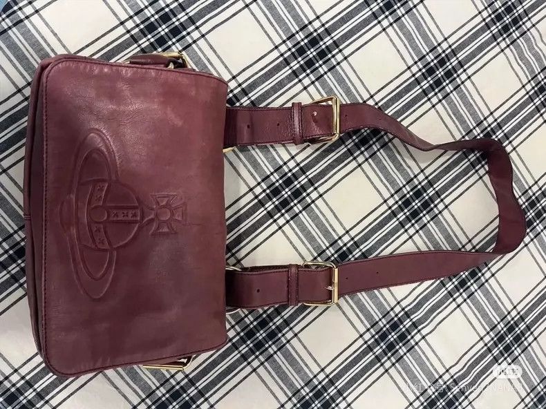 Vivienne Westwood Vivienne Westwood size os Wine red Saturn embossed shoulder Size ONE SIZE - 2 Thumbnail