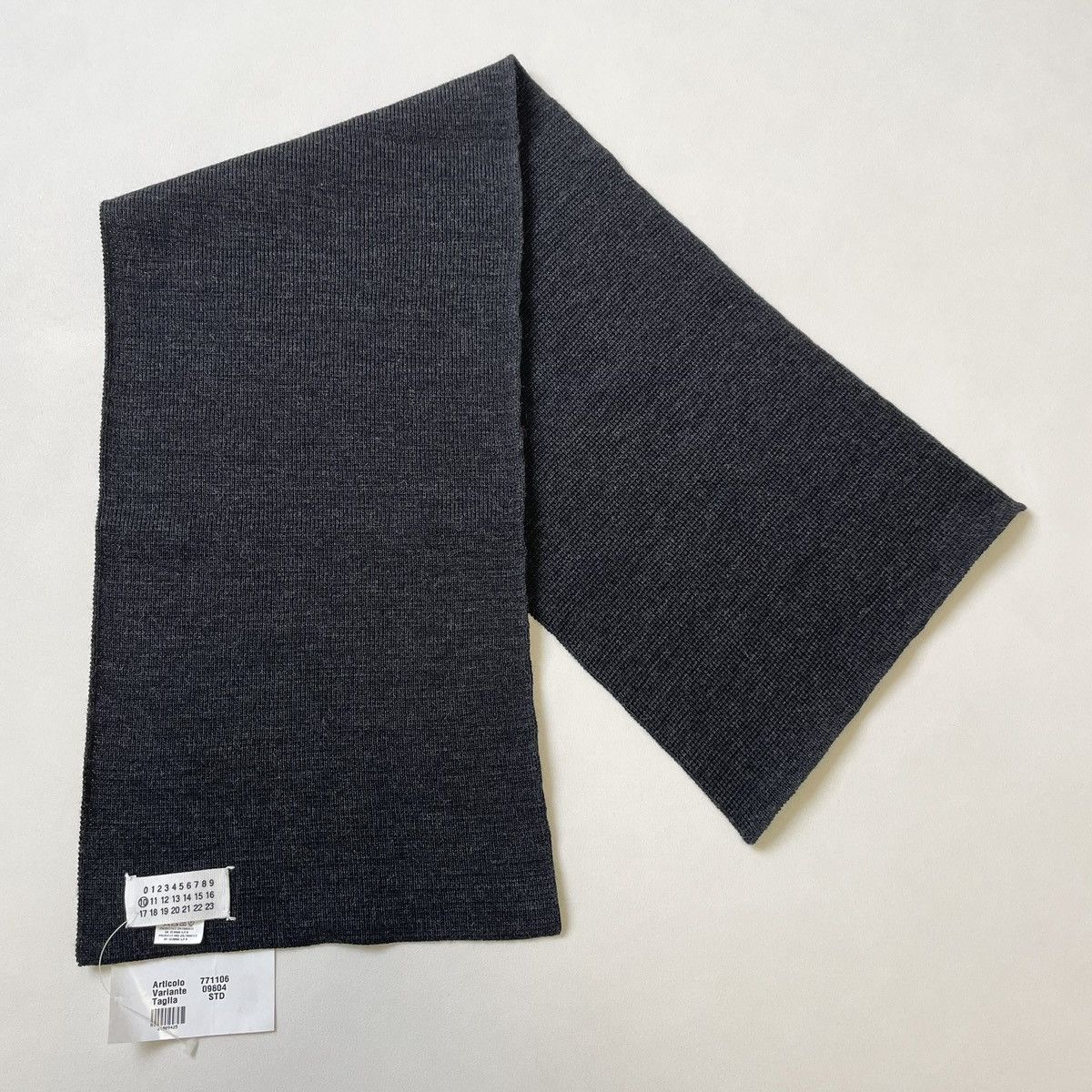 Maison Margiela A/W 2000 Waffle Weave Gray Wool Scarf Size ONE SIZE - 6 Thumbnail