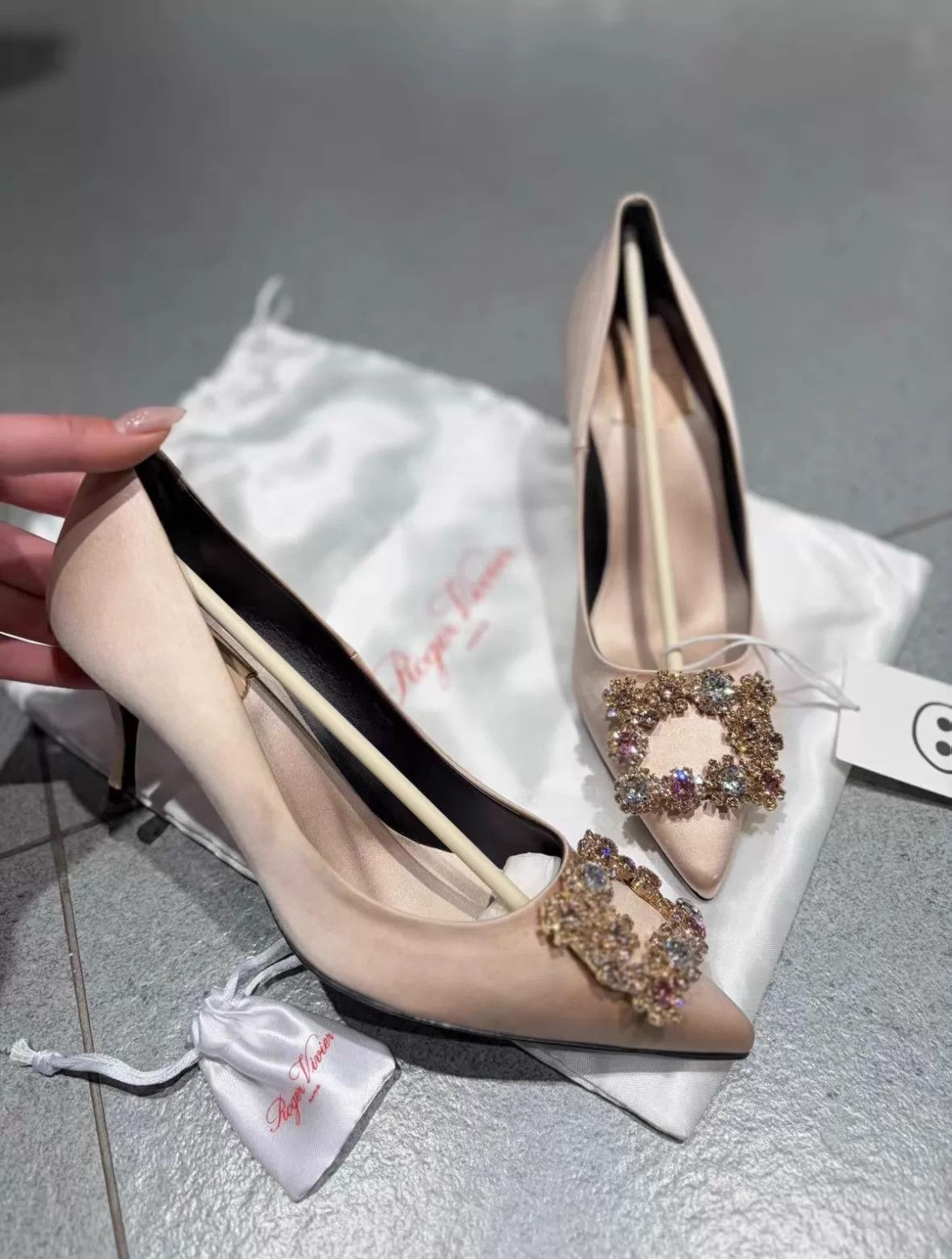Roger Vivier RV Champagne Pointy Toe Crystal Buckle Pumps 37 EU Size US 6.5 / IT 36.5 - 4 Thumbnail