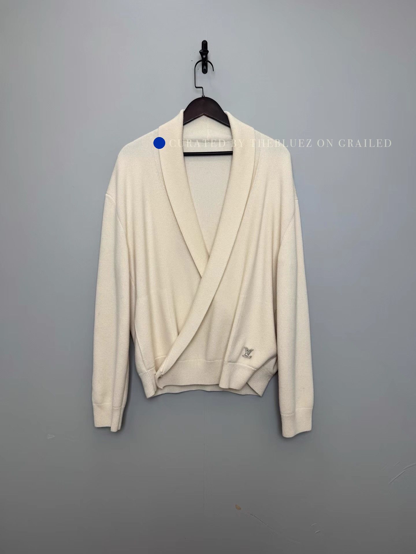 Louis Vuitton Elegant Shawl Collar Knit Cardigan Size US S / EU 44-46 / 1 - 1 Thumbnail