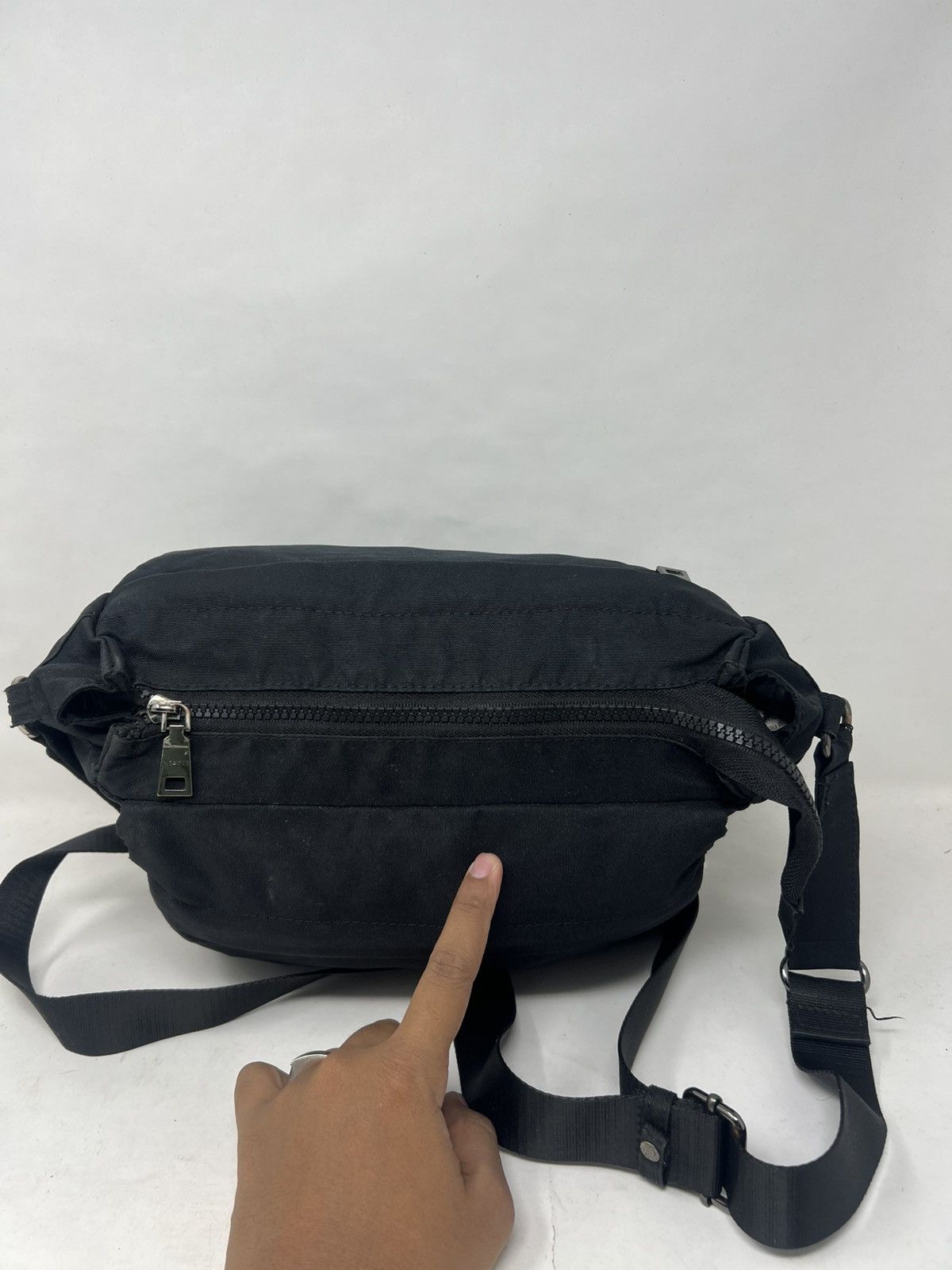 Japanese Brand Y'Saccs Vous et Sling Bag Size ONE SIZE - 7 Thumbnail