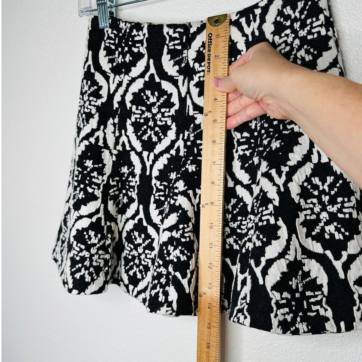 Other Lovers + Friends Tatum Black & White Jacquard Mini Skirt XS Size 23" - 13 Thumbnail