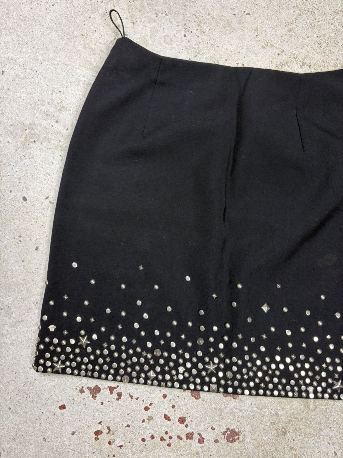 Versace Vintage 1990s Gianni Versace Wool Studs Medusa Logo Skirt Size 27" / US 4 / IT 40 - 13 Thumbnail