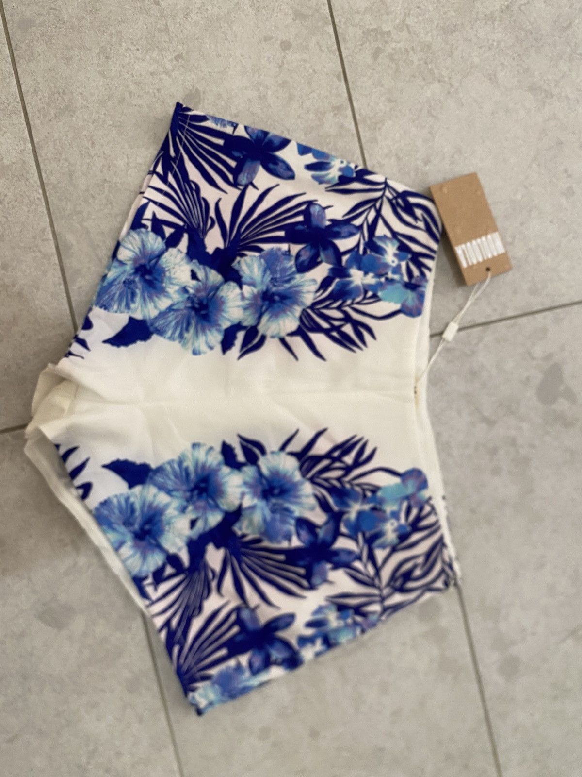 Other blue and white floral shorts Size 30" / US 8 / IT 44 - 2 Thumbnail