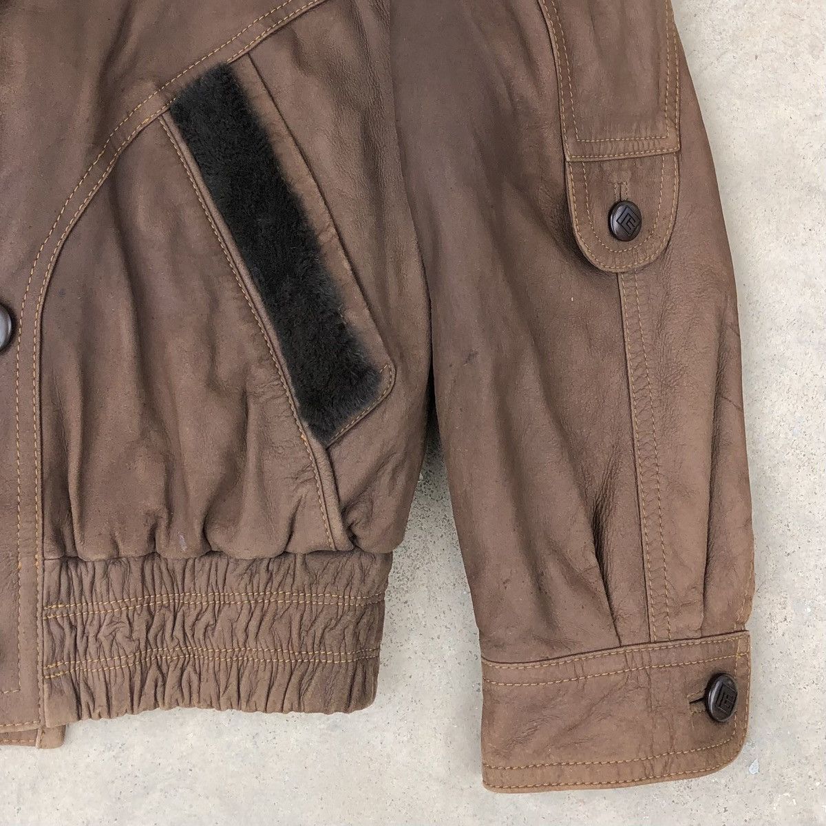Pierre Balmain VTG Pierre Balmain Paris Leather Fur Collar Bomber Jacket Size US L / EU 52-54 / 3 - 18 Thumbnail