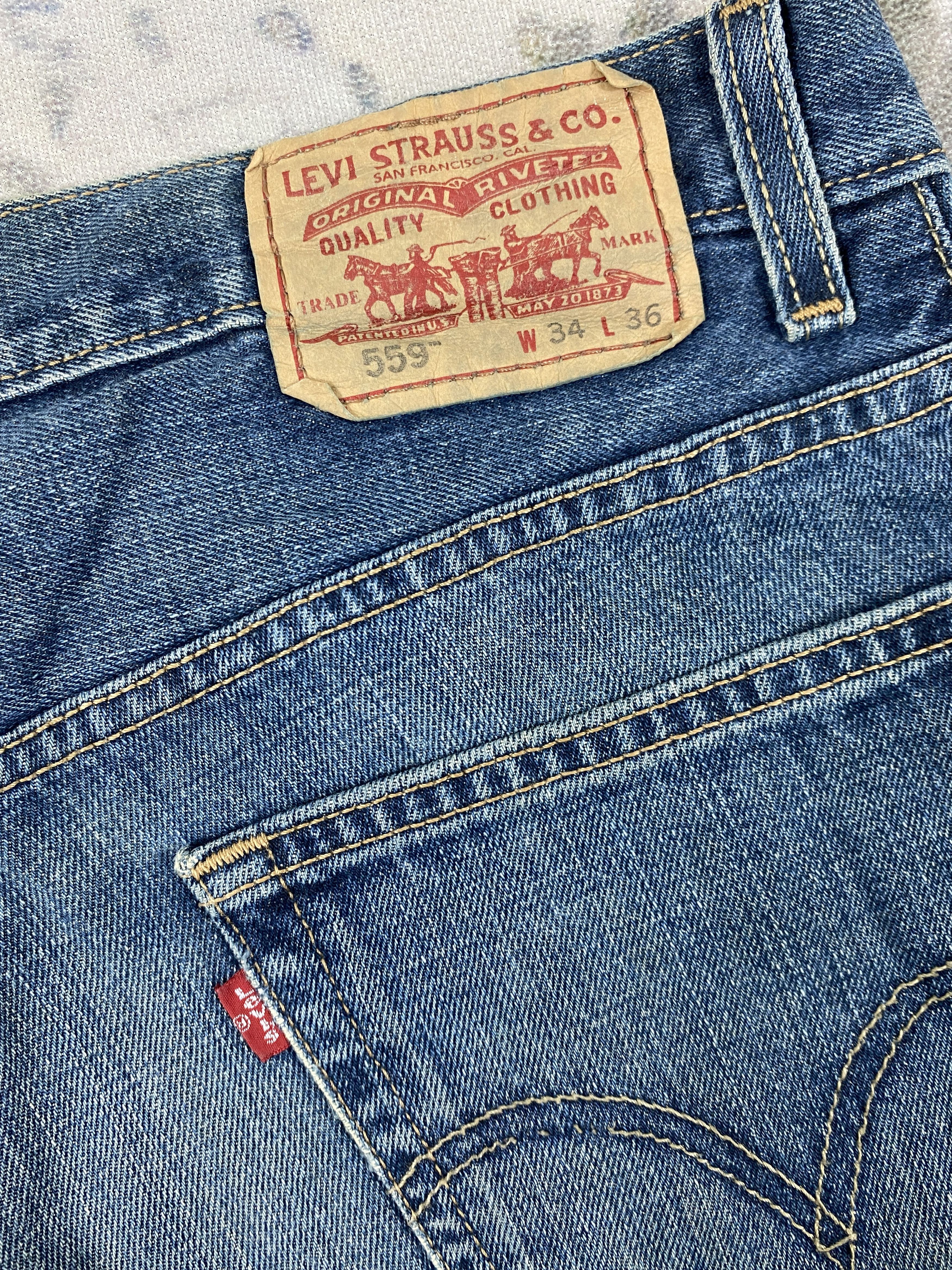 Levi's Distressed Blue Vintage Levi's 559 Jeans 35x35 Denim -JN1464 Size US 35 - 12 Thumbnail