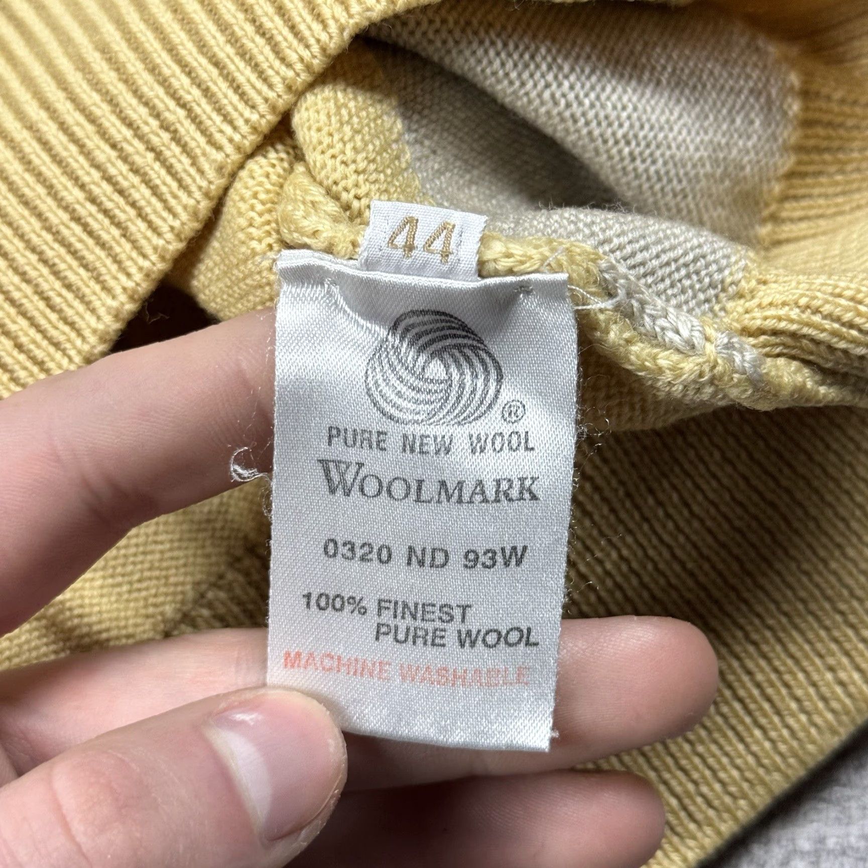 Pringle Of Scotland VINTAGE Pringle of Scotland Gold Crest Logo 100% Wool Knit Sweater Mens 44 Classic Crew Neck Long Sleeve Size US XXL / EU 58 / 5 - 5 Thumbnail