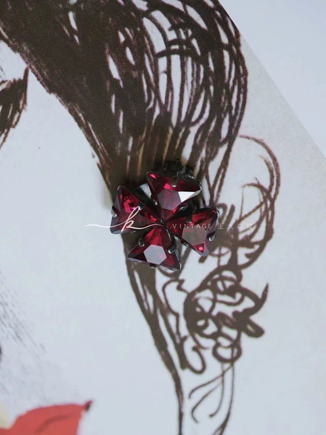 Yves Saint Laurent YSL FW1993 Malta Pomegranate Red Crystal Ear Clips Size ONE SIZE - 7 Thumbnail