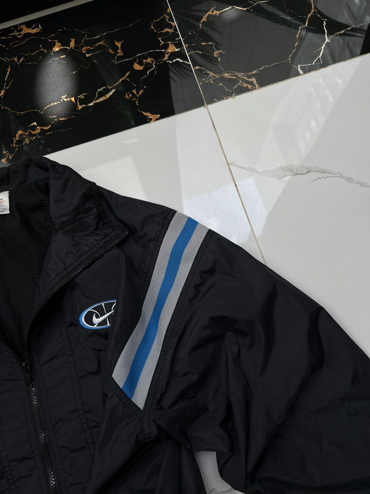 Nike × Vintage 90's NIKE RARE BASKETBALL RETRO Y2K SWOOSH LOGO JACKET Size US M / EU 48-50 / 2 - 7 Thumbnail
