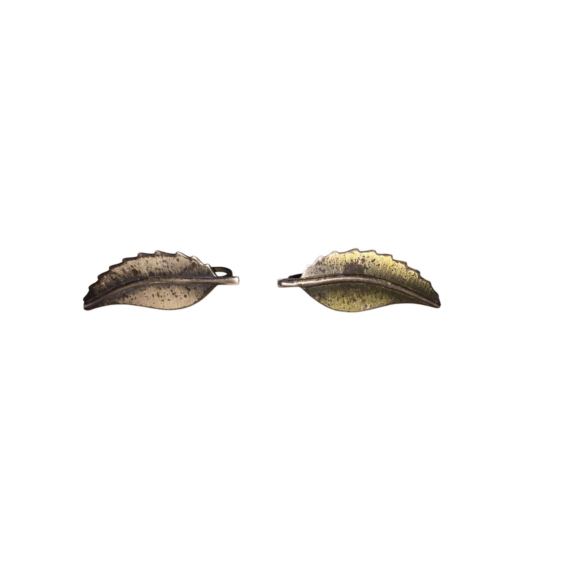 Other Women's Gold Tone Feather/Leaf Shaped Screw Back Earrings Size ONE SIZE - 1 Thumbnail