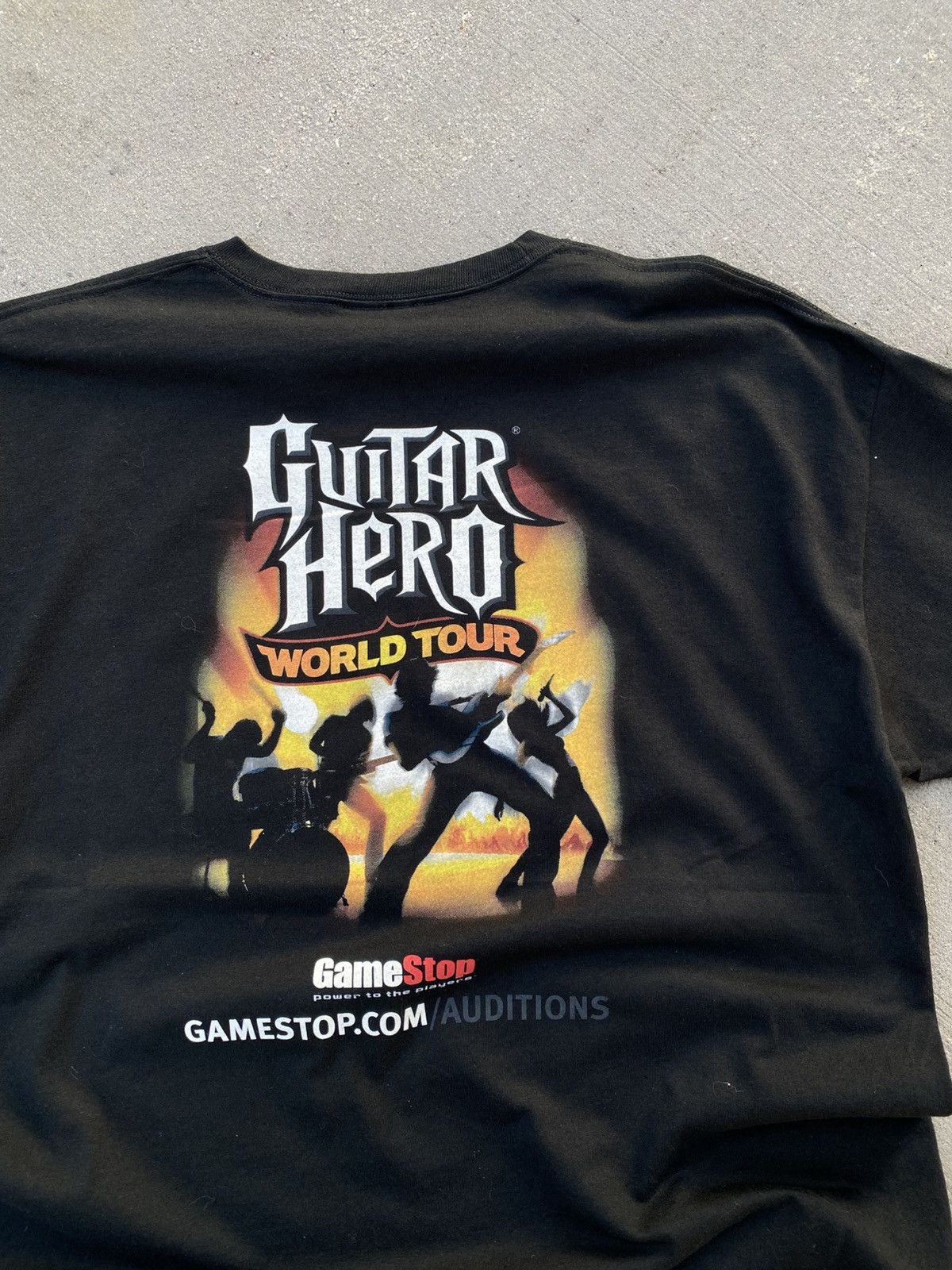 Hanes Vintage Guitar Hero World Tour Game Stop Size US XL / EU 56 / 4 - 1 Thumbnail