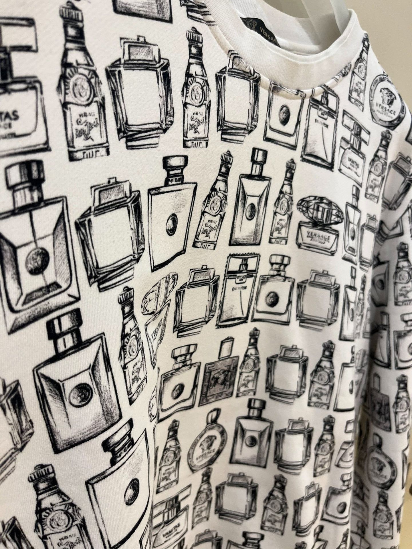 Versace Versace White Perfume Bottle Print Sweatshirt Size US M / EU 48-50 / 2 - 3 Thumbnail