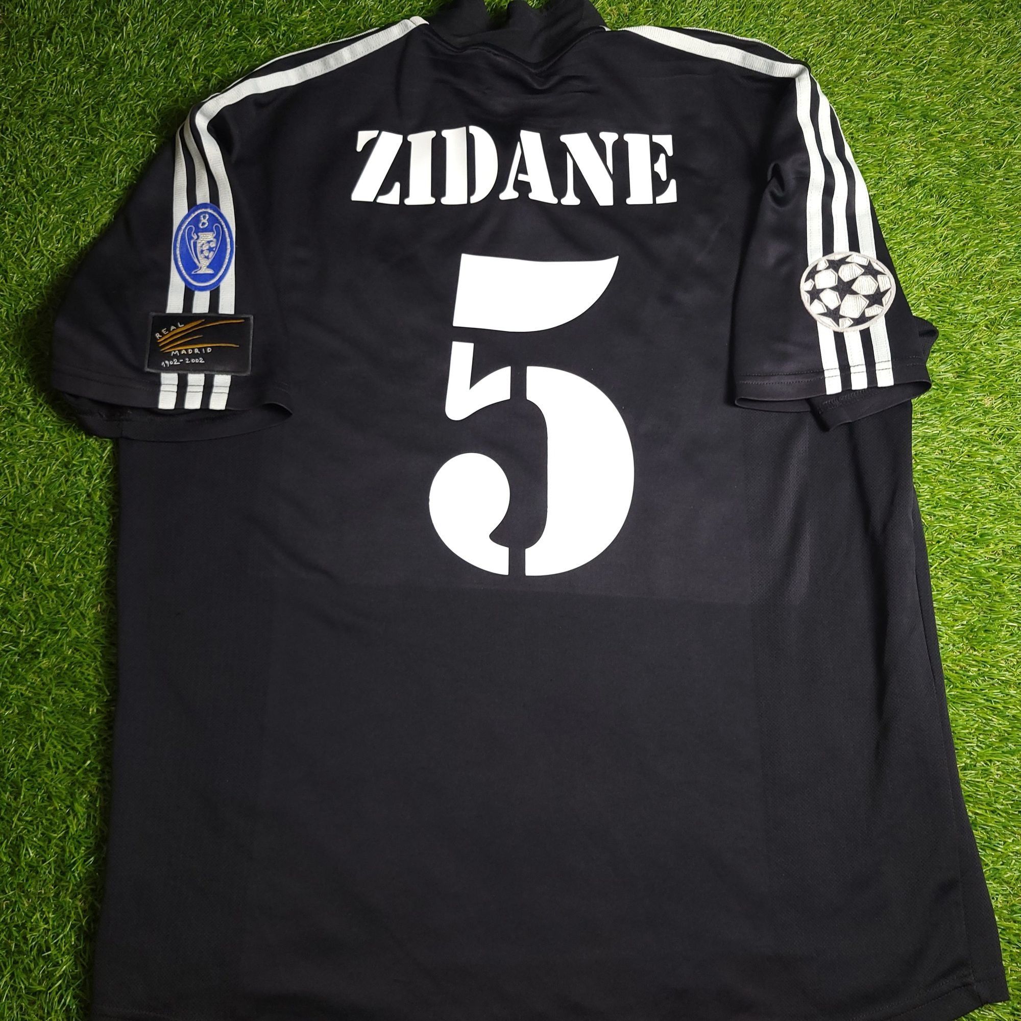 Adidas Zidane Real Madrid UEFA 2001 2002 Away Soccer Jersey L Size US L / EU 52-54 / 3 - 1 Thumbnail