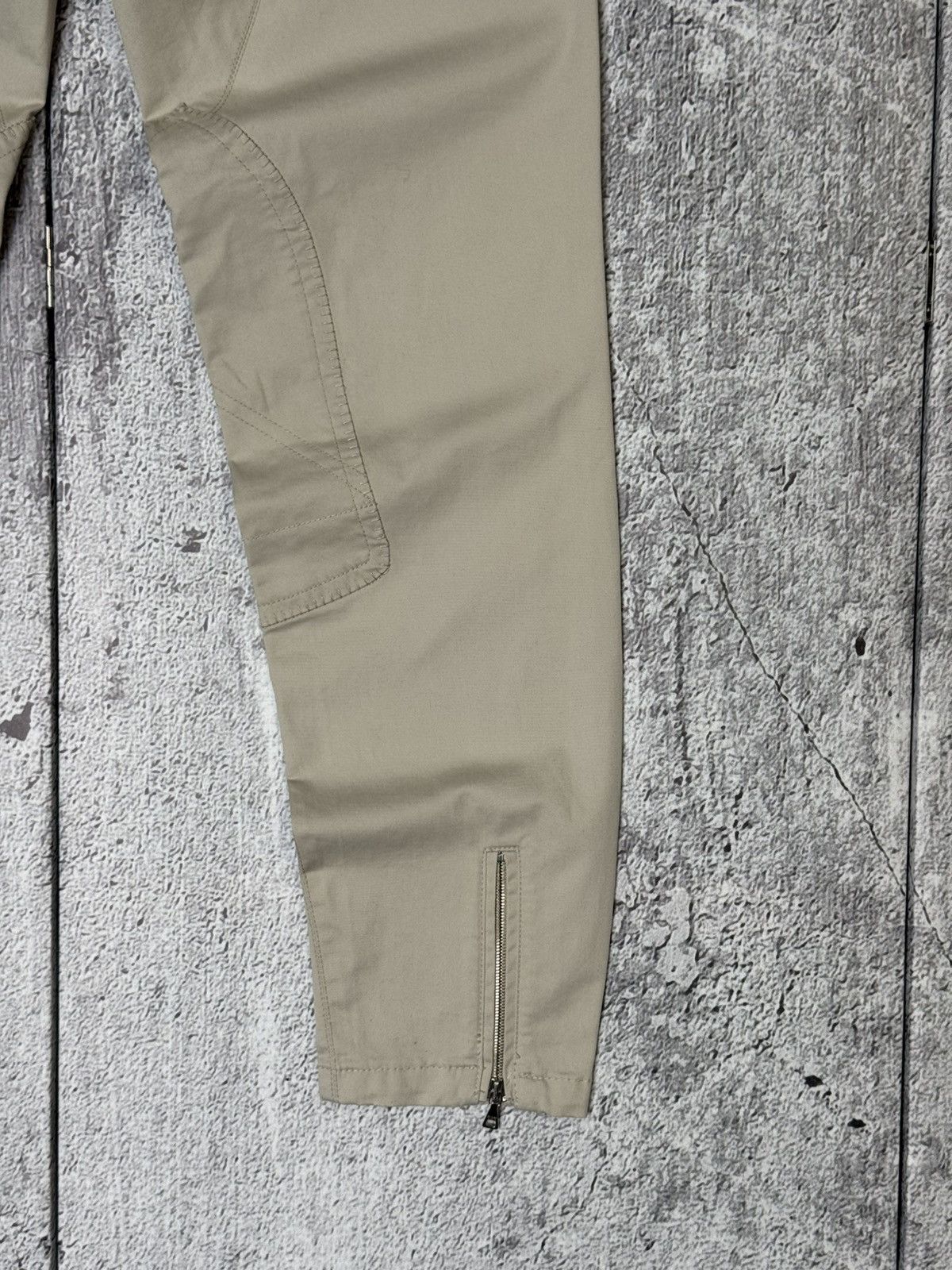 Prada Prada Milano Rare Technical Pants Reinforced Knees Zip Ankle Size 27" / US 4 / IT 40 - 15 Thumbnail