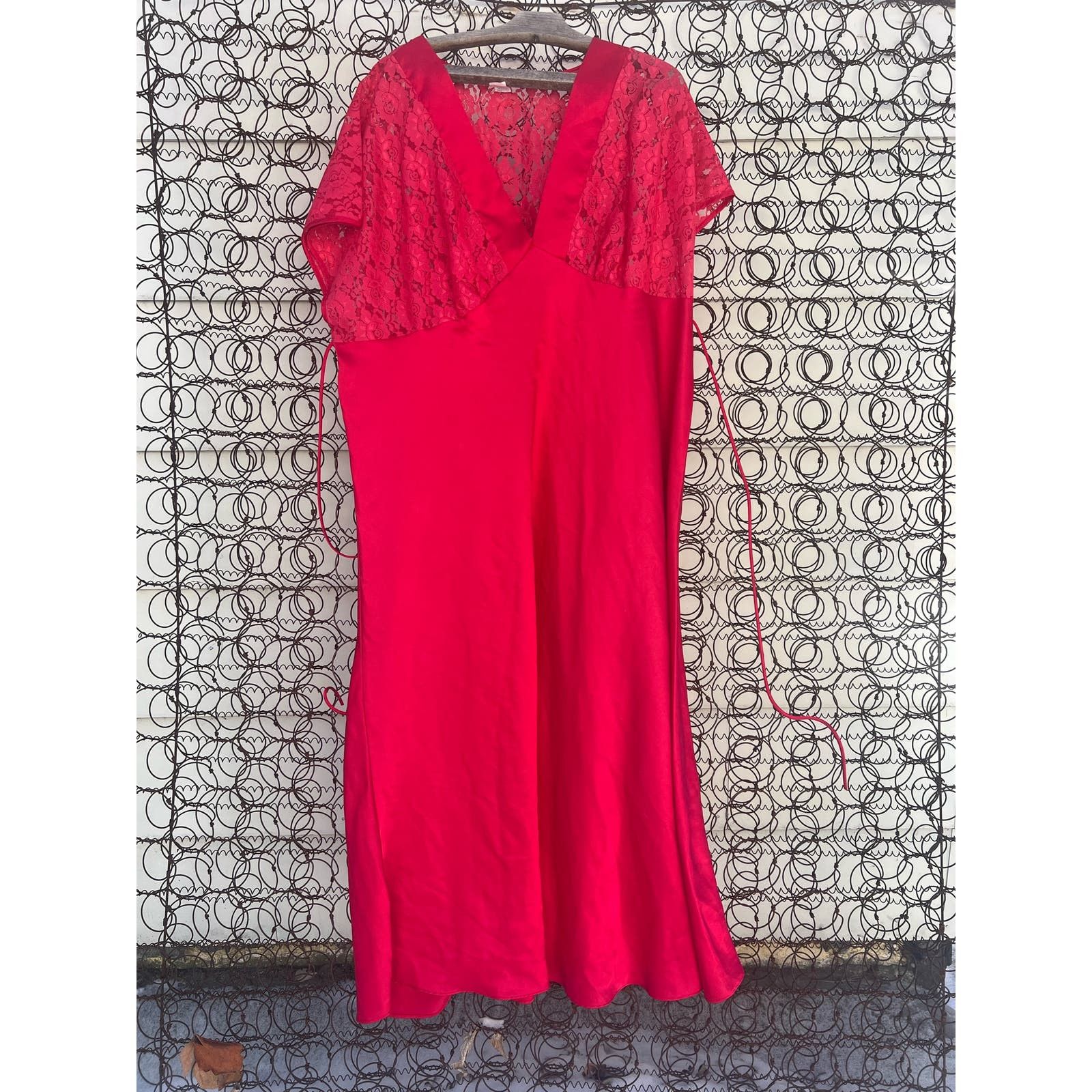 image of Vintage Vint Lucie Ann Ii Red Lace Nylon Volup 3X Nightgown Negligee, Women's