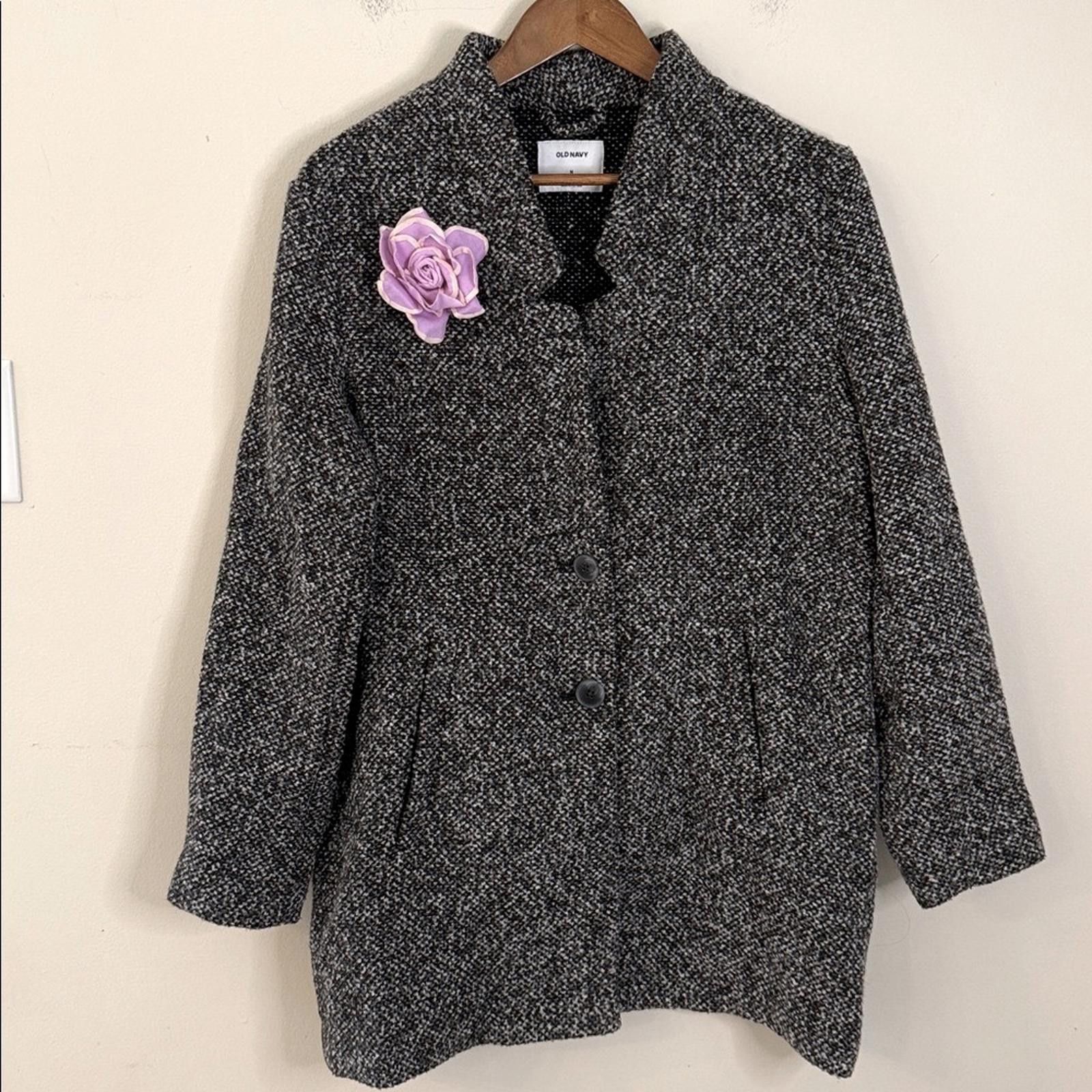 Old Navy Old Navy Black & White wool blend coat floral broach SZ Med Size M / US 6-8 / IT 42-44 - 1 Thumbnail