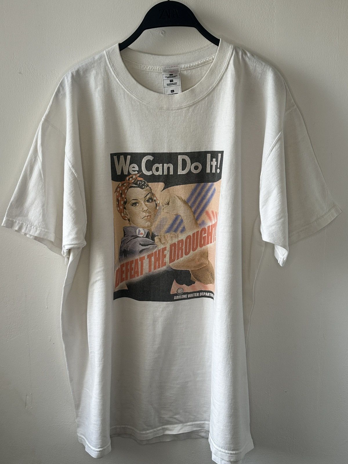 Vintage Vintage FOTL "We Can Do It! Defeat the Drought" T-Shirt Size US XL / EU 56 / 4 - 1 Thumbnail