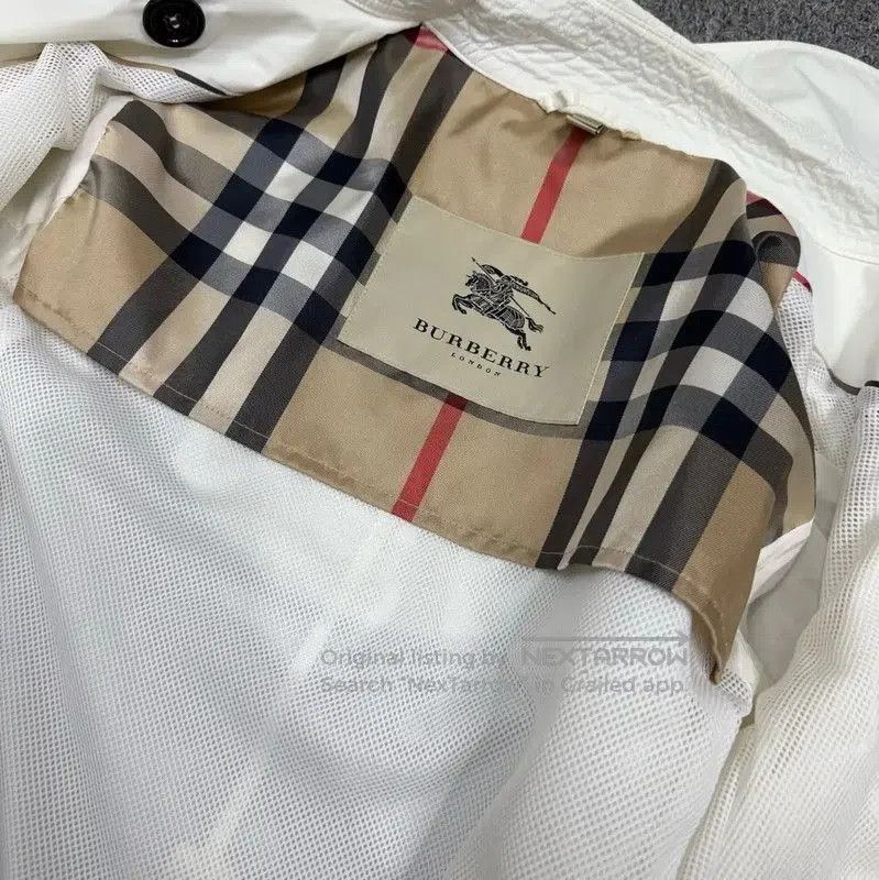 Burberry Burberry White Polyester Women's Jacket. Size S / US 4 / IT 40 - 3 Thumbnail