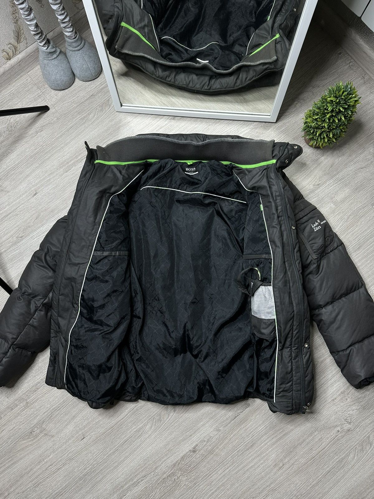 Hugo Boss × Mercedes-Benz Hugo Boss Mercedes-Benz Down Jacket Size US M / EU 48-50 / 2 - 7 Thumbnail