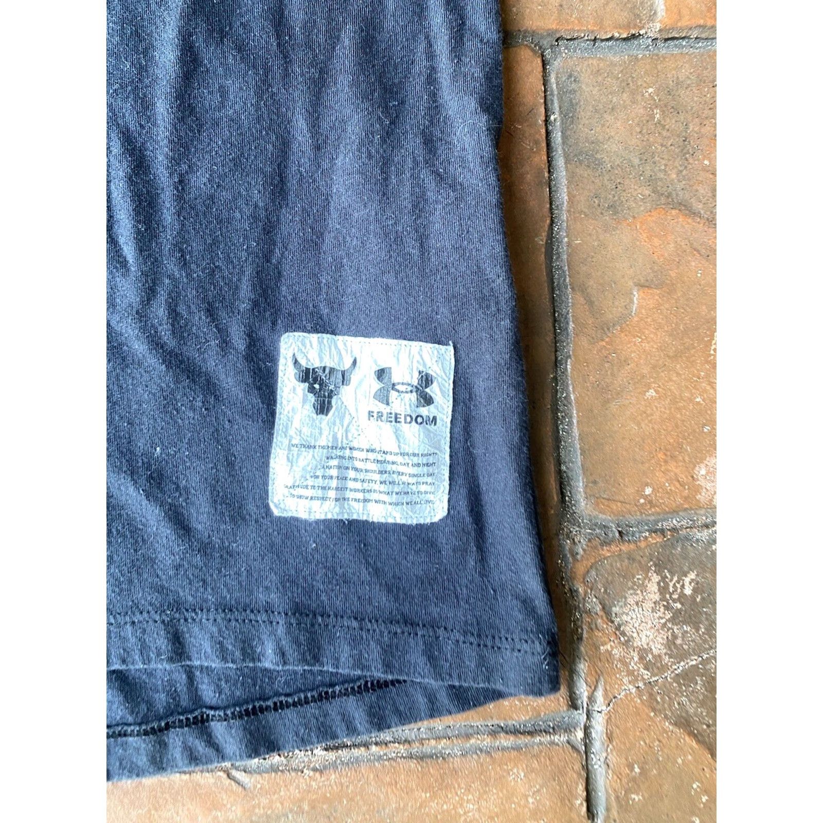 Under Armour VINTAGE Under Armour The Rock Dharma Bull Camo T-Shirt XS Gym Size US XS / EU 42 / 0 - 4 Thumbnail