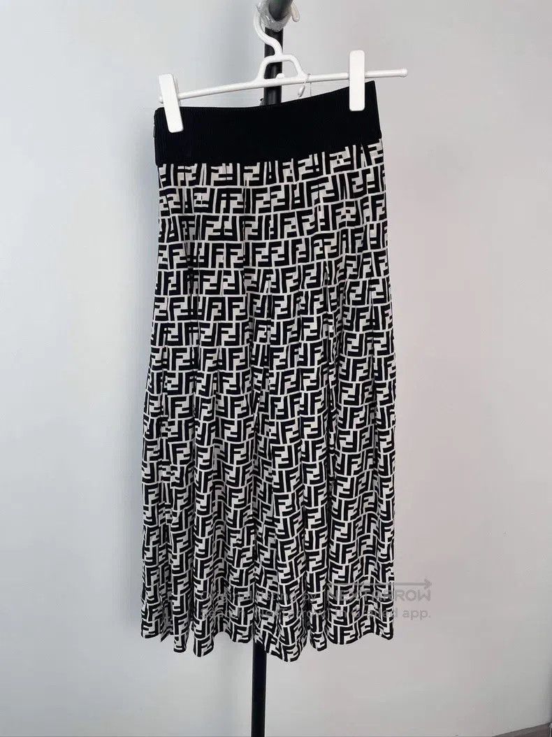 Fendi Fendi Skirt Size 25" / US 0 / IT 36 - 1 Thumbnail