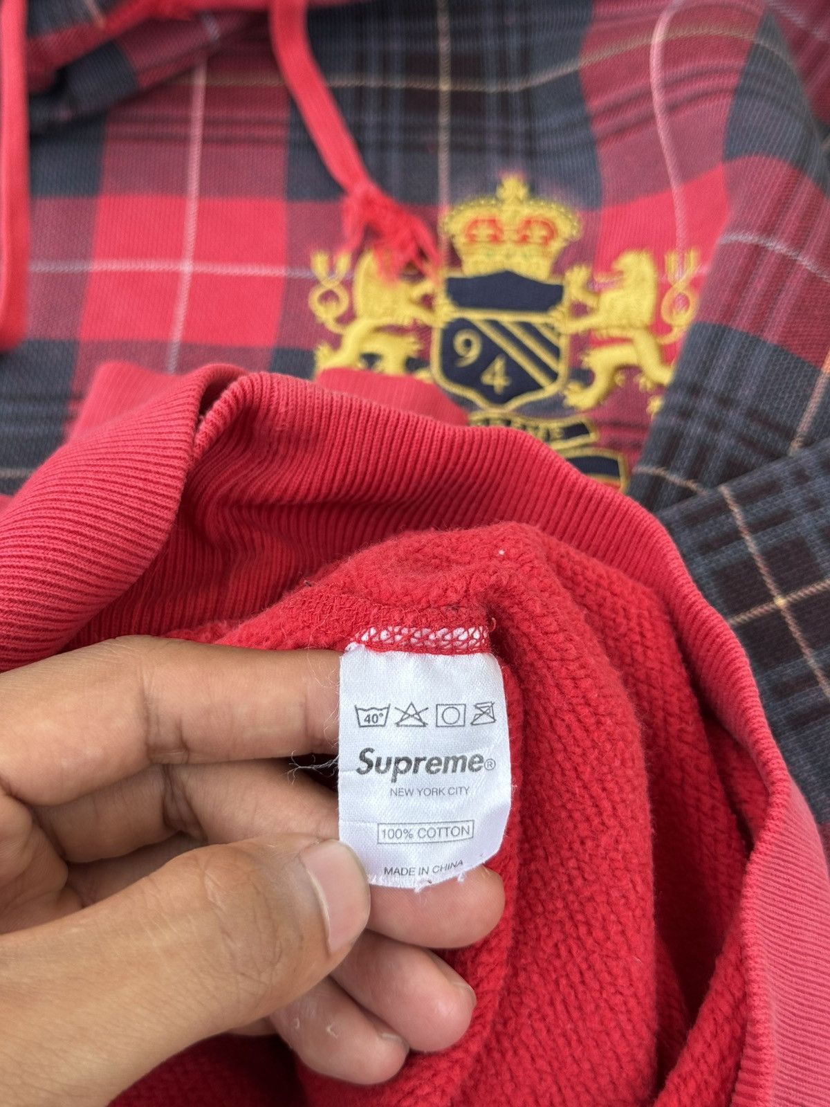 Supreme Distressed Supreme Crest Plaid MCMXCIV Pull Over Hoodie Size US L / EU 52-54 / 3 - 11 Thumbnail