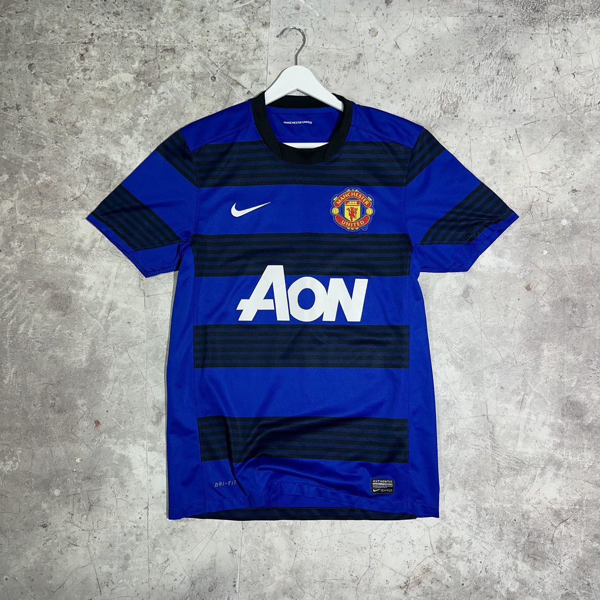 Nike Nike 2012 Manchester United dri-fit Shirt Size US S / EU 44-46 / 1 - 1 Thumbnail