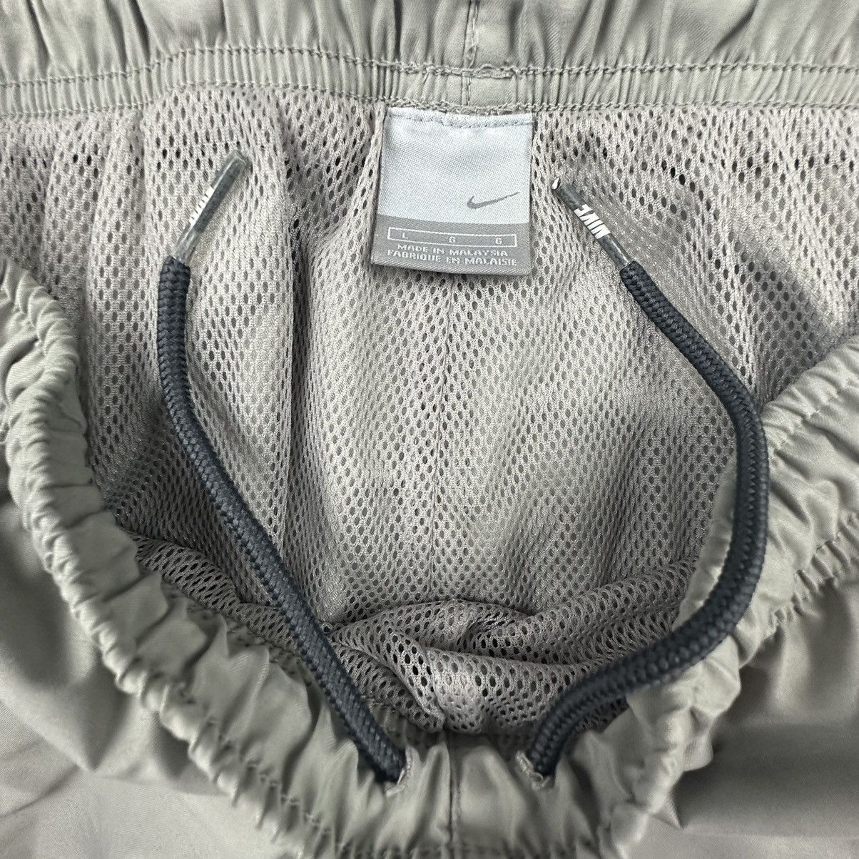 Nike Vintage Nike Cargo Track Pants Mens Large Gray Baggy Y2K Size US 33 - 7 Thumbnail