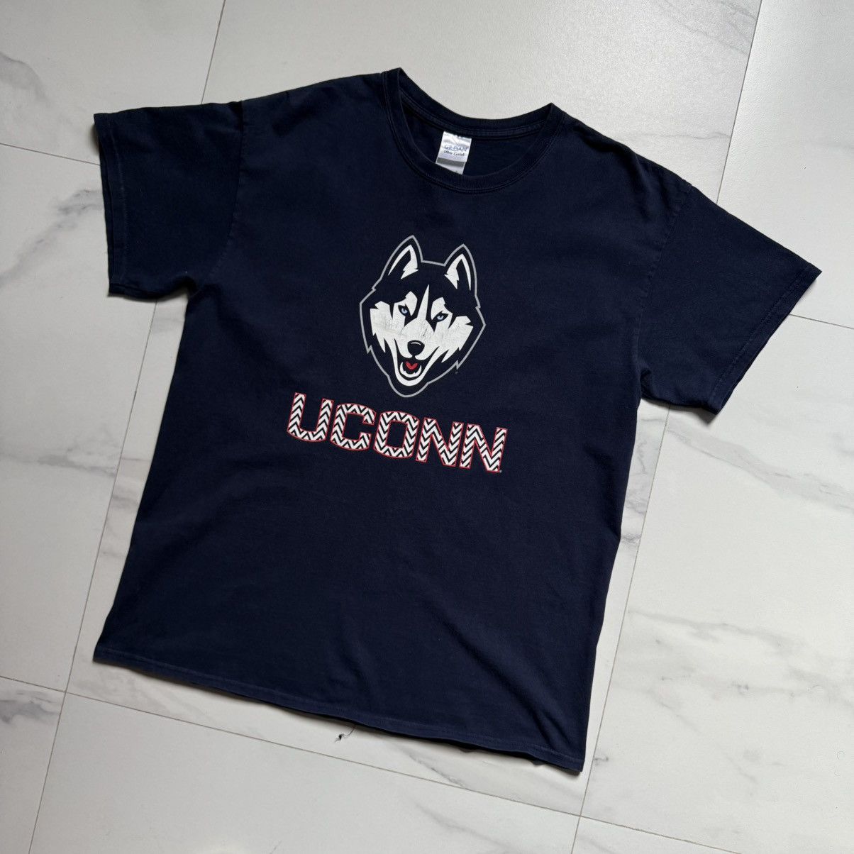 NCAA Vintage Y2K UCONN Huskies Icon Tee Size US L / EU 52-54 / 3 - 3 Thumbnail