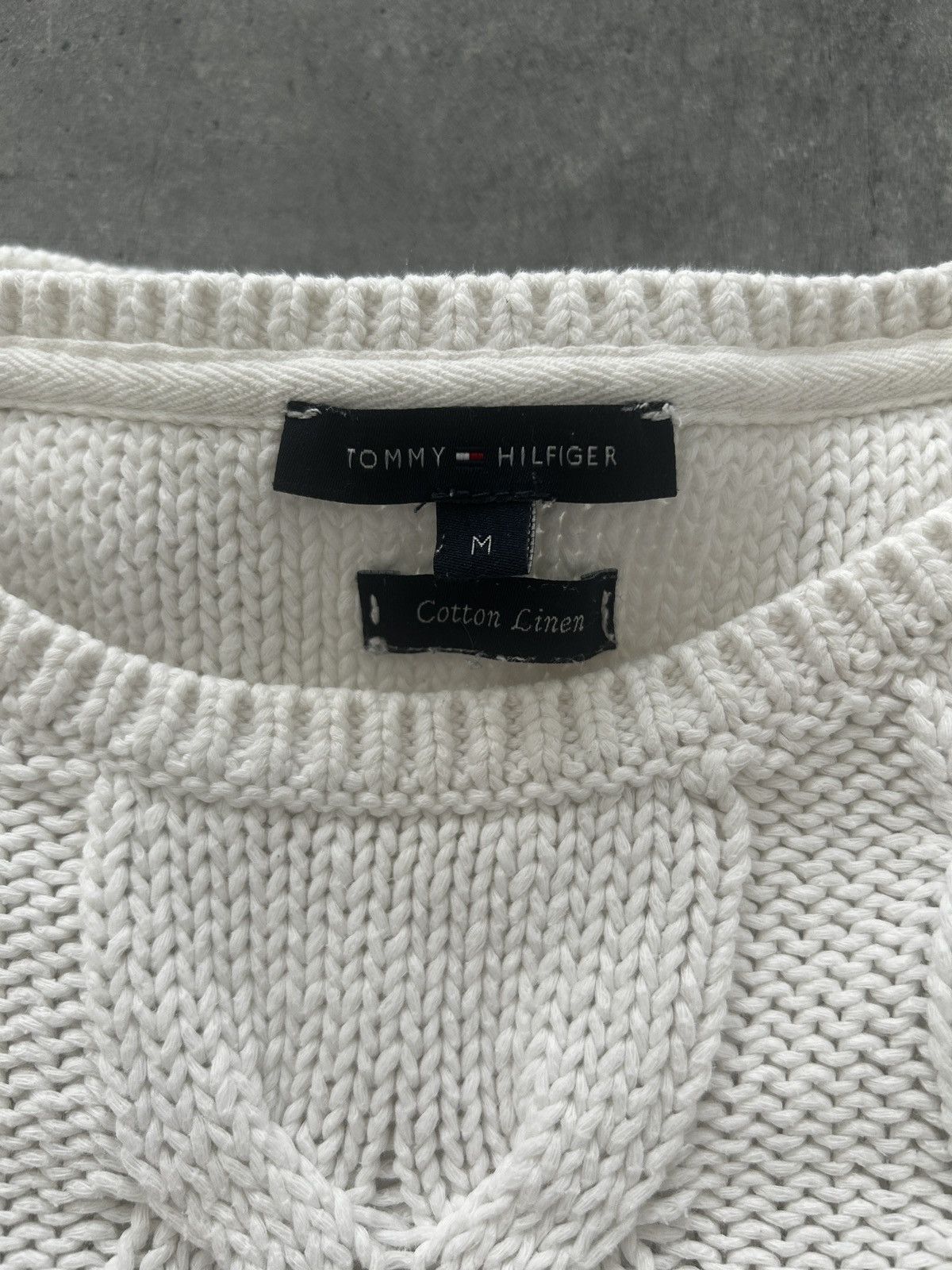Tommy Hilfiger White sweater Tommy Hilfiger. Size M, like new. Size M / US 6-8 / IT 42-44 - 2 Thumbnail