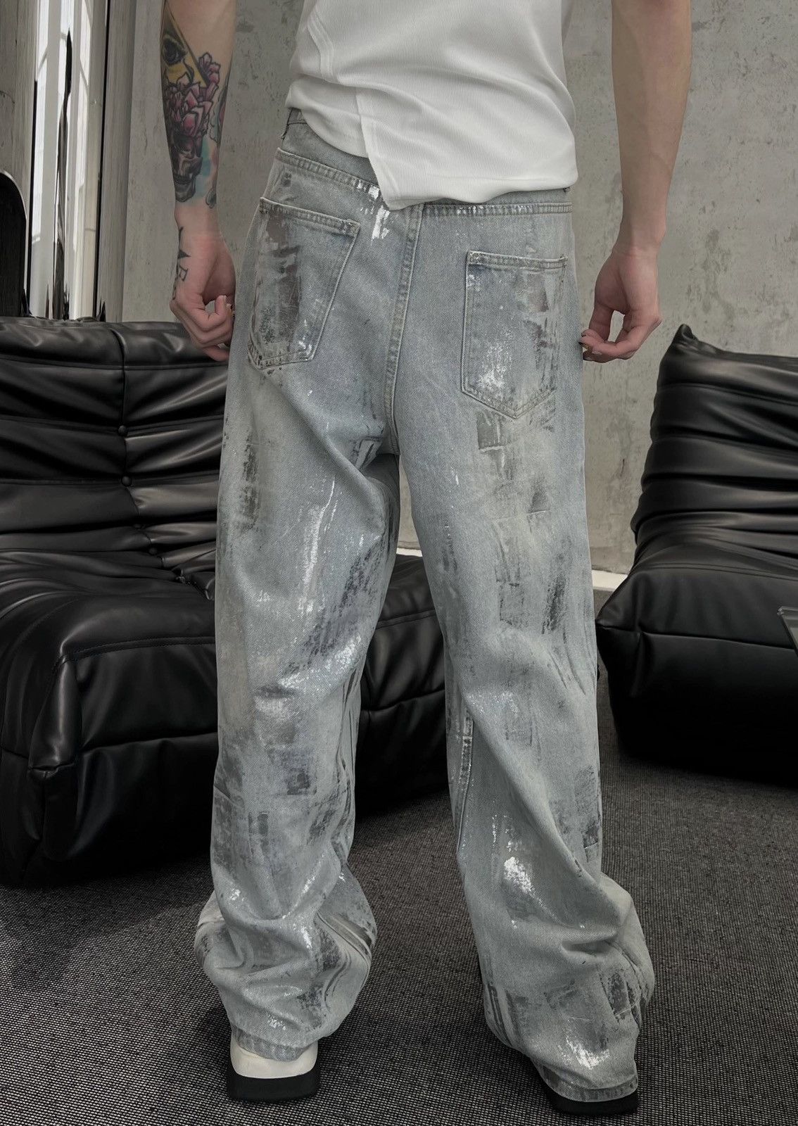 Shiny baggy jeans store
