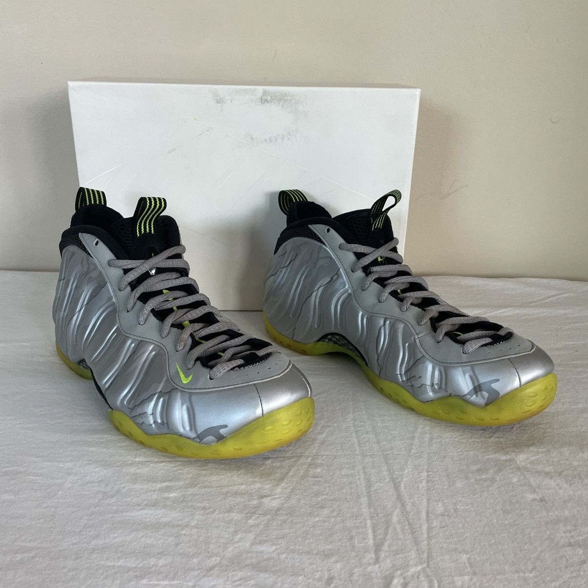 Nike Nike Foamposite One Silver Volt Camo Size 10.5 575420–004 Size US 10.5 / EU 43-44 - 4 Thumbnail