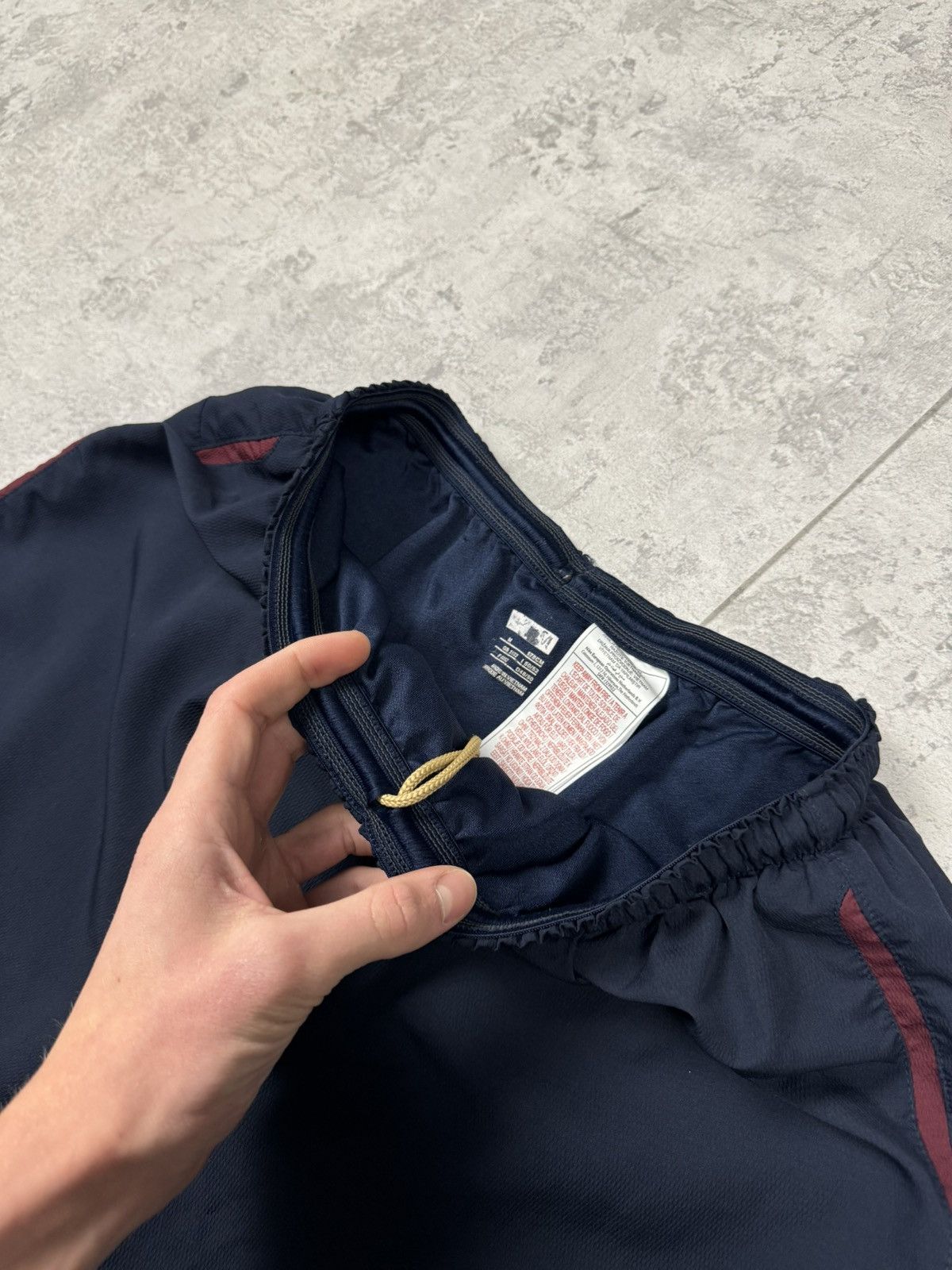 Nike Vintage Nike Arsenal Shorts Size M Size US 31 - 7 Thumbnail