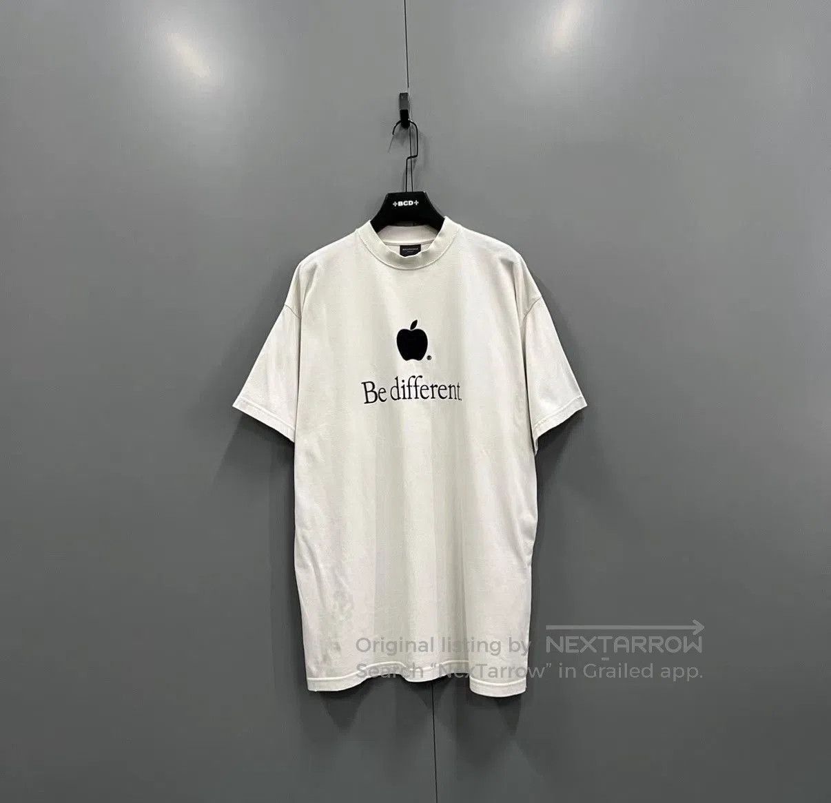 Balenciaga White Short Sleeve Graphic T-Shirt with Apple Logo. Size US S / EU 44-46 / 1 - 1 Thumbnail