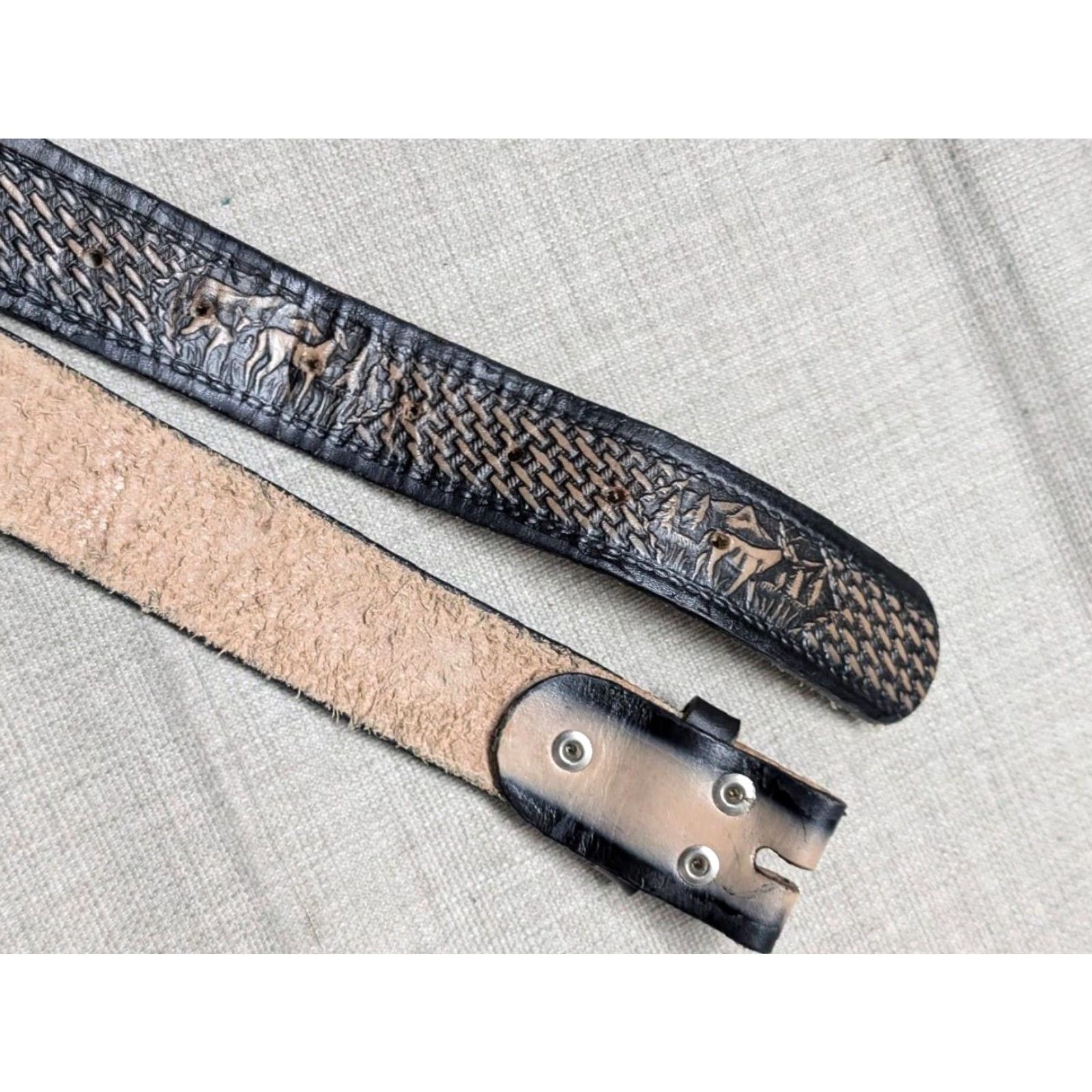 Vintage VINTAGE tooled buckle belt DEER cowhide leather 40 brown WESTERN cowboy belt Men 40 Western Mens brown deer toold buckle Size 40 - 4 Thumbnail